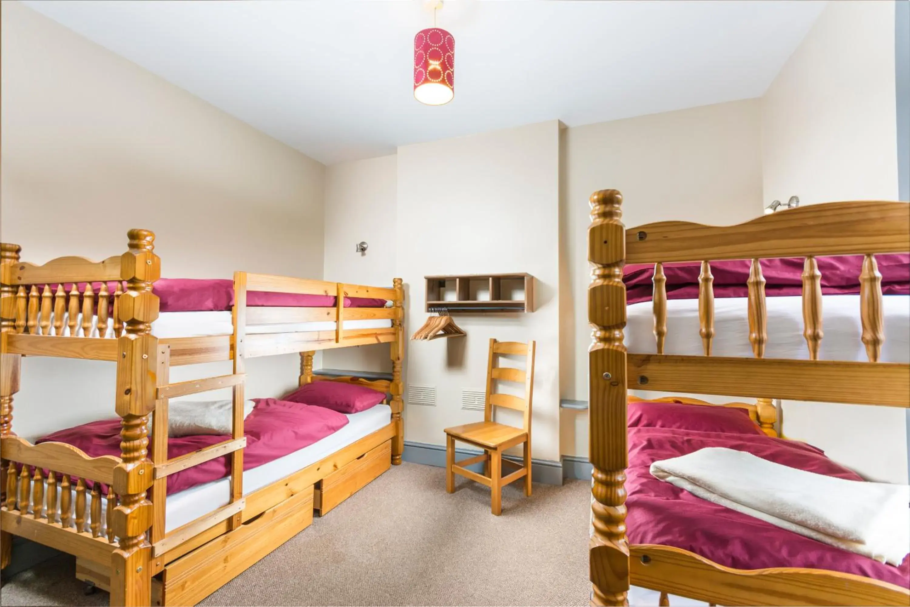 Quadruple Room - single occupancy in Llangollen Hostel Self-catering - Only Private Guest Bedrooms Quadruple Room - single occupancy in Llangollen Hostel Self-catering - Only Private Guest Bedrooms