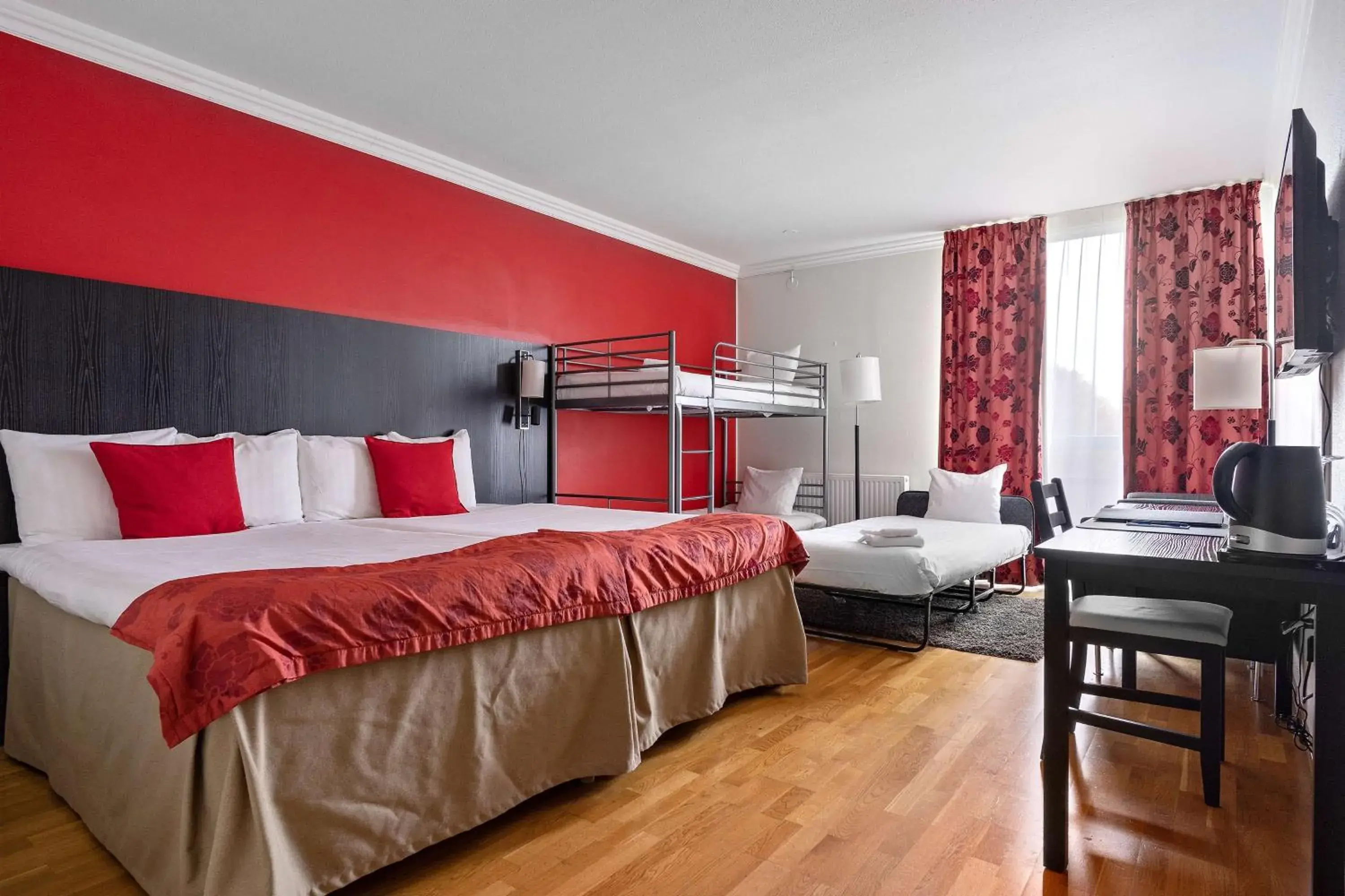 Standard Family Room with Bunk Beds in Best Western Royal Star Standard Family Room with Bunk Beds in Best Western Royal Star