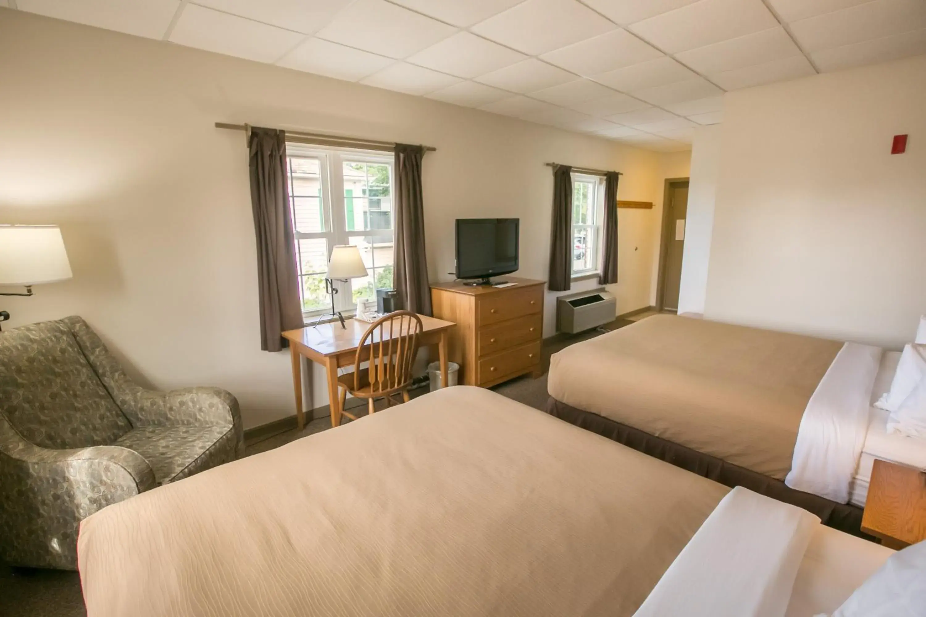 Two Queen Beds - Upper Level (with Steps) in Lodging on the Square Two Queen Beds - Upper Level (with Steps) in Lodging on the Square