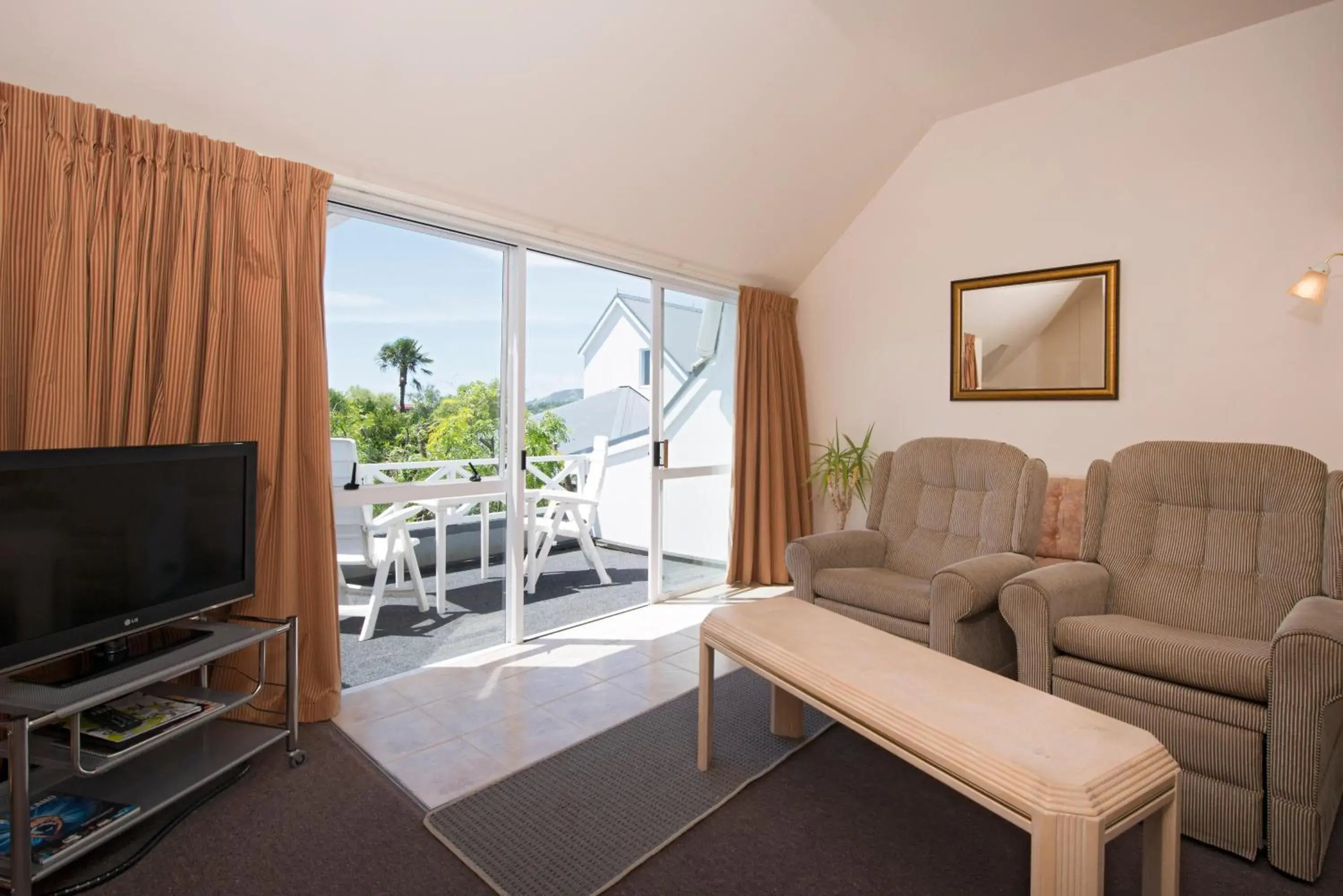 Deluxe Queen Studio in Waimarie on Riverside Motel & Apartments Deluxe Queen Studio in Waimarie on Riverside Motel & Apartments