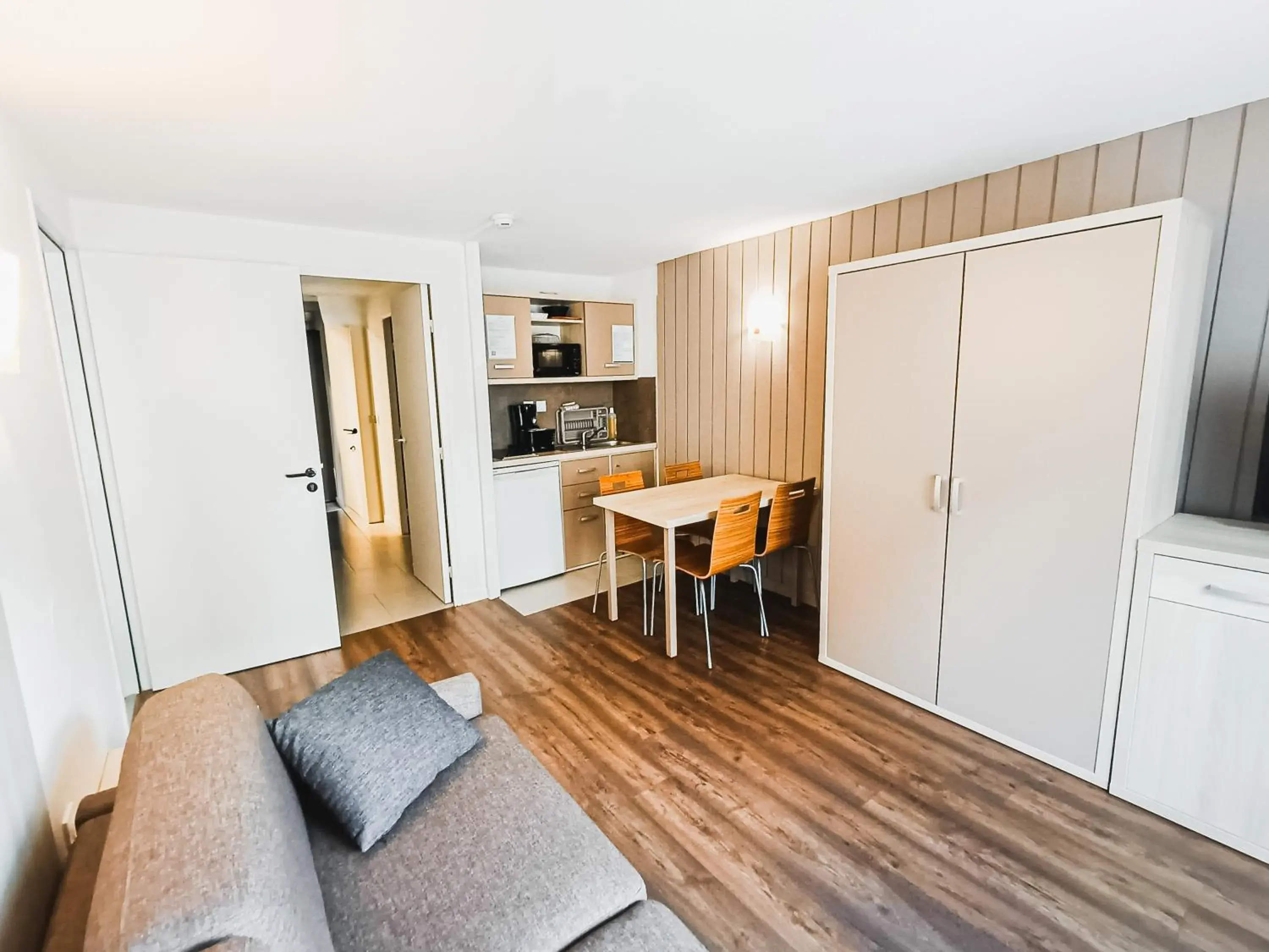 Communicating studios 6-8 people in Garden & City Cauterets Balneo Communicating studios 6-8 people in Garden & City Cauterets Balneo