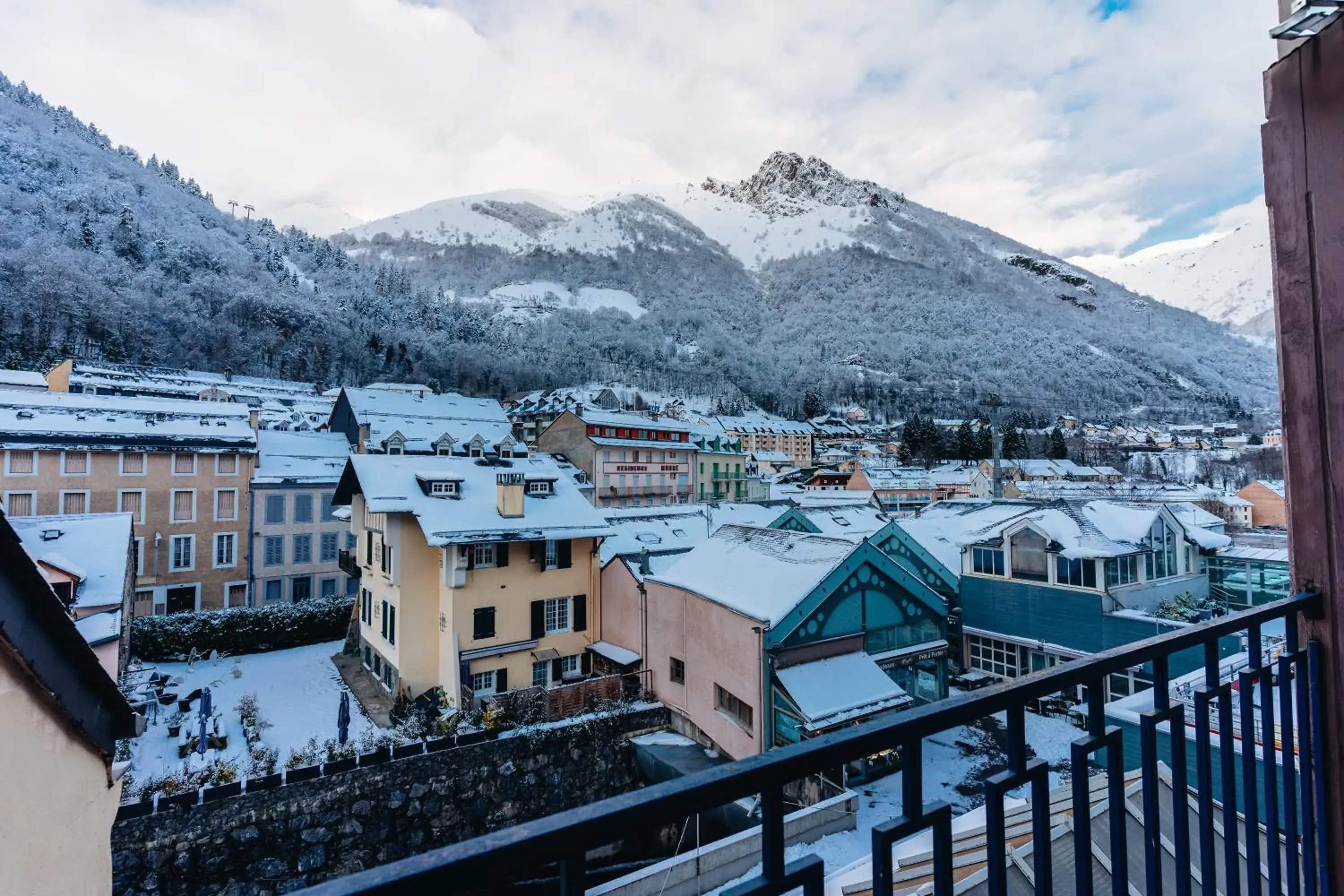 Studio with Mountain View in Garden & City Cauterets Balneo Studio with Mountain View in Garden & City Cauterets Balneo