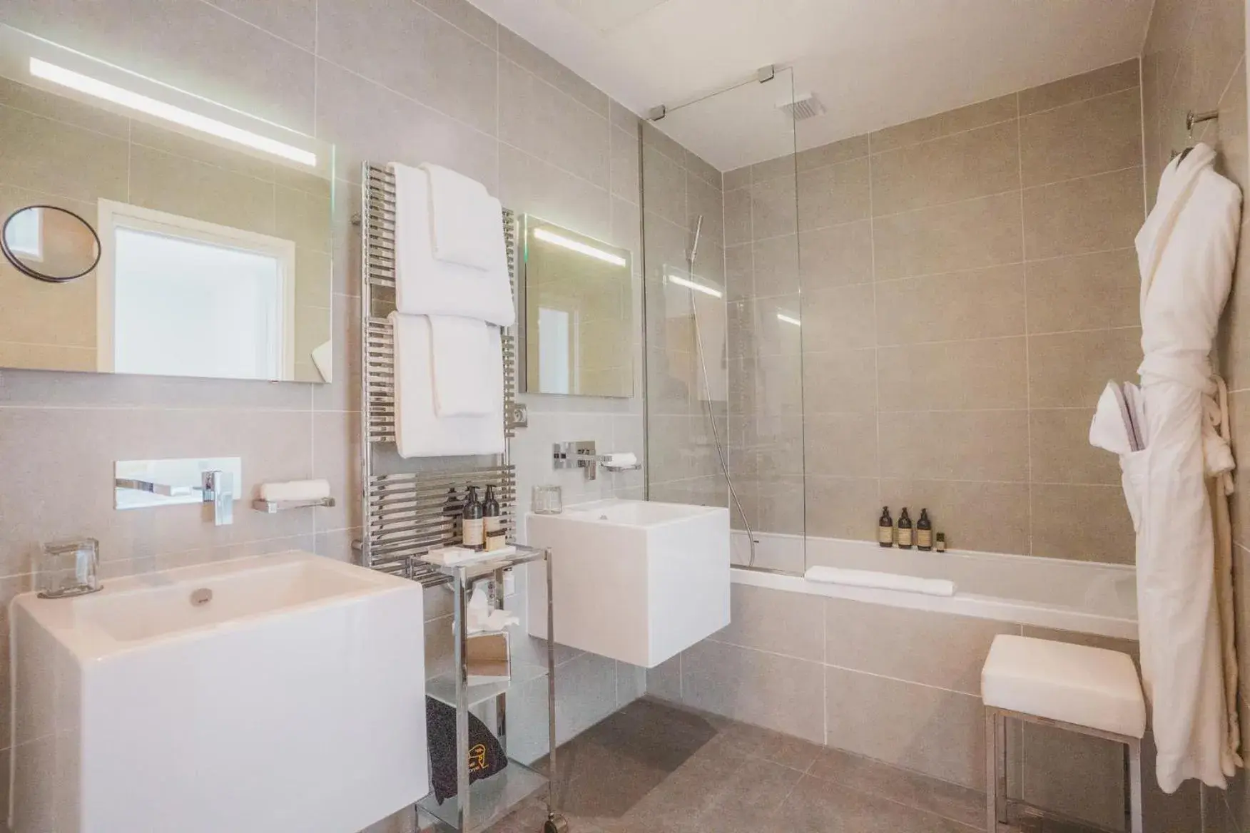 Classic White Sea in Kube Saint-Tropez Classic White Sea in Kube Saint-Tropez