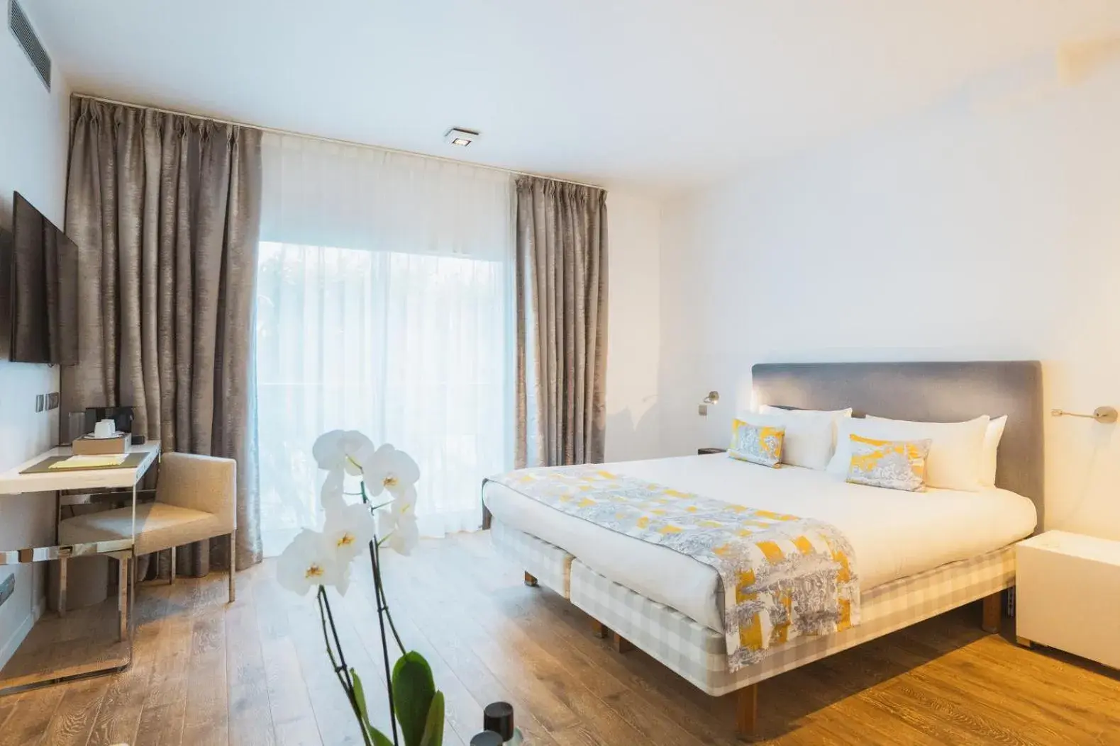 Classic White in Kube Saint-Tropez Classic White in Kube Saint-Tropez