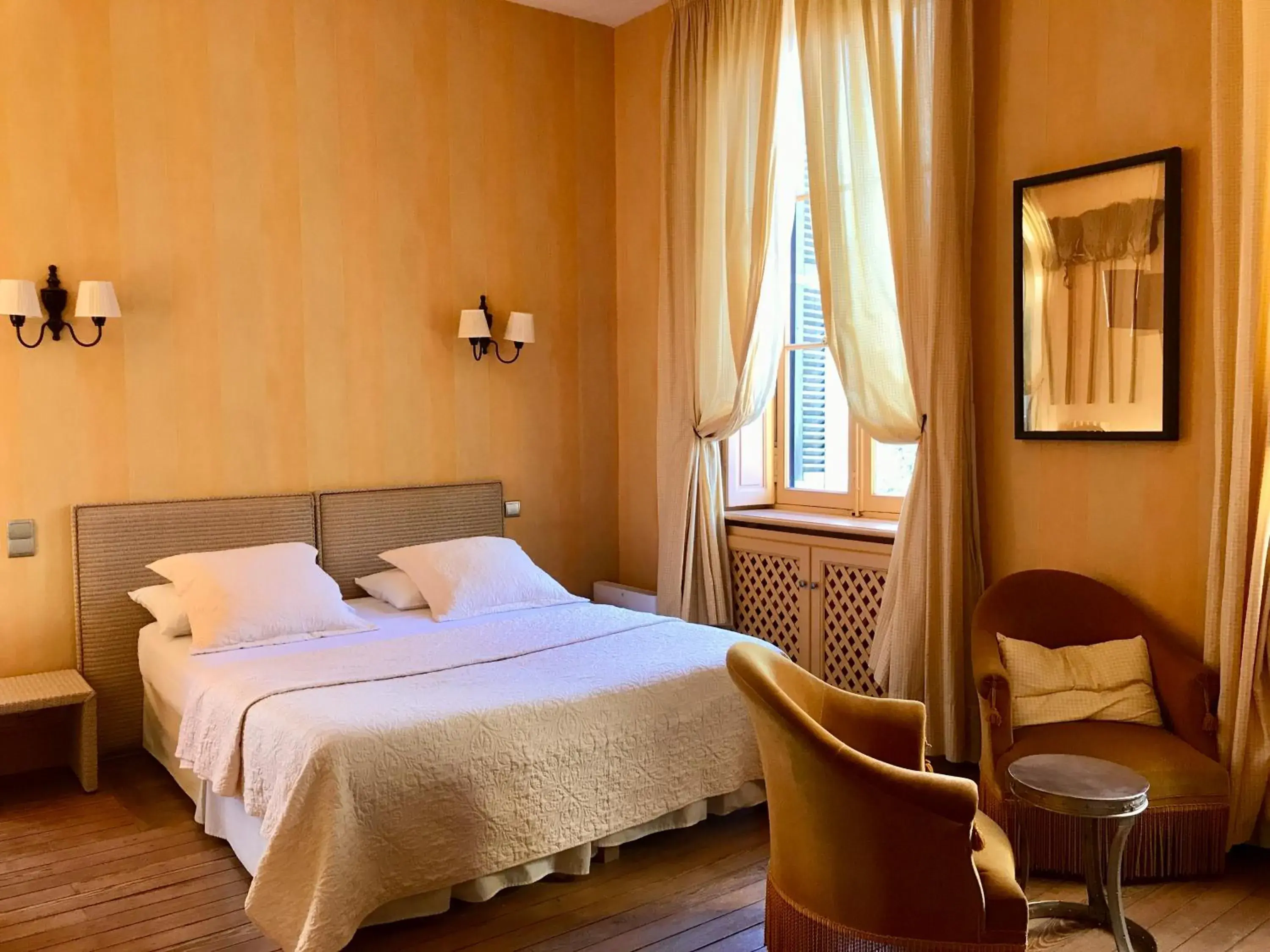 Queen Room with Garden View in Demeure Saint Louis Historic manor, City 700m, free parking,A C,Clim,WIFI, city view, Garden Queen Room with Garden View in Demeure Saint Louis Historic manor, City 700m, free parking,A C,Clim,WIFI, city view, Garden
