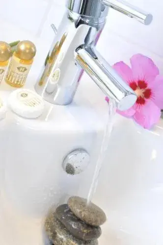 Family Room in Hotel Eden Park Pau Est, avec Piscine Family Room in Hotel Eden Park Pau Est, avec Piscine