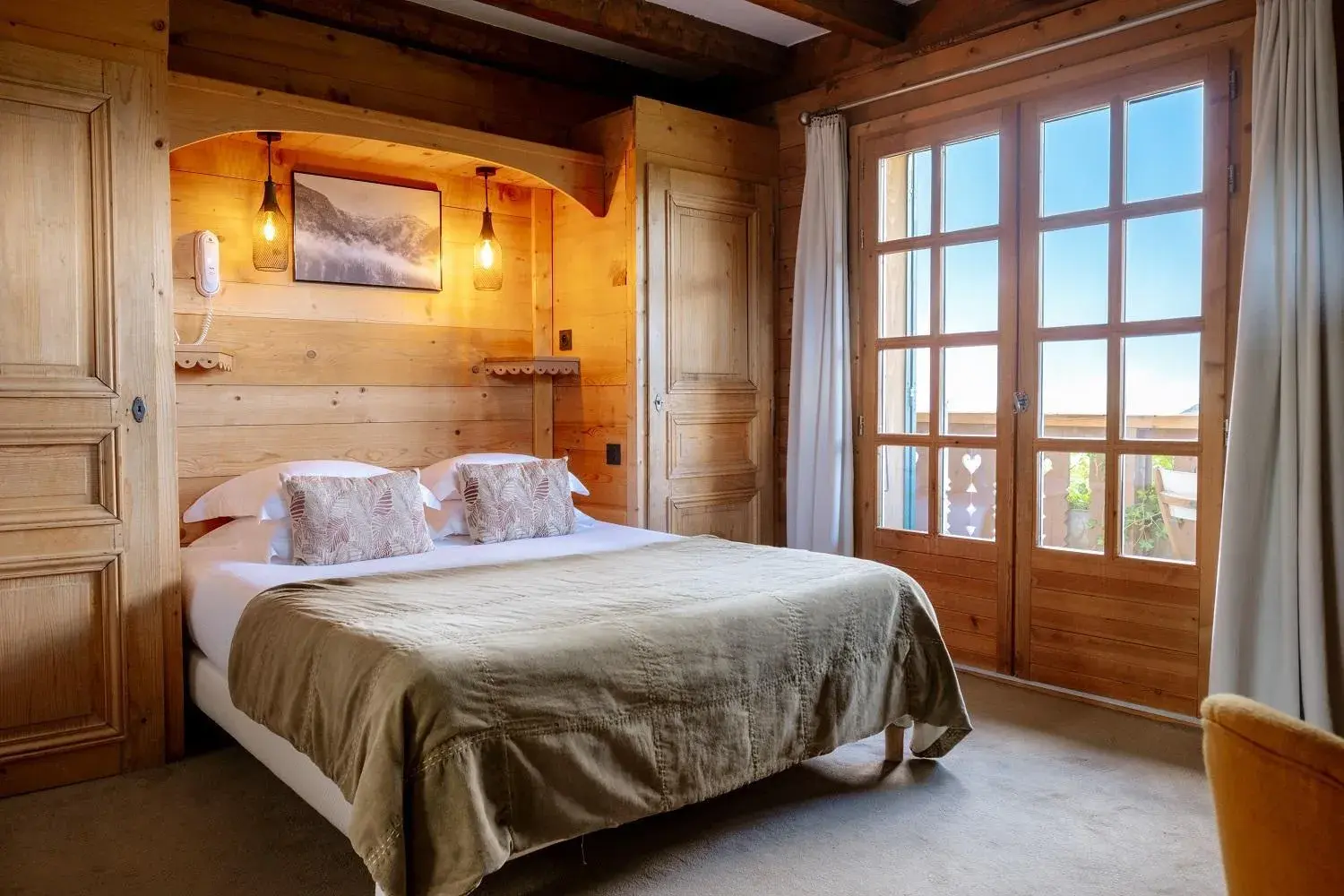 Deluxe Double Room - Mont-Blanc View in Hôtel Les Roches Fleuries Deluxe Double Room - Mont-Blanc View in Hôtel Les Roches Fleuries