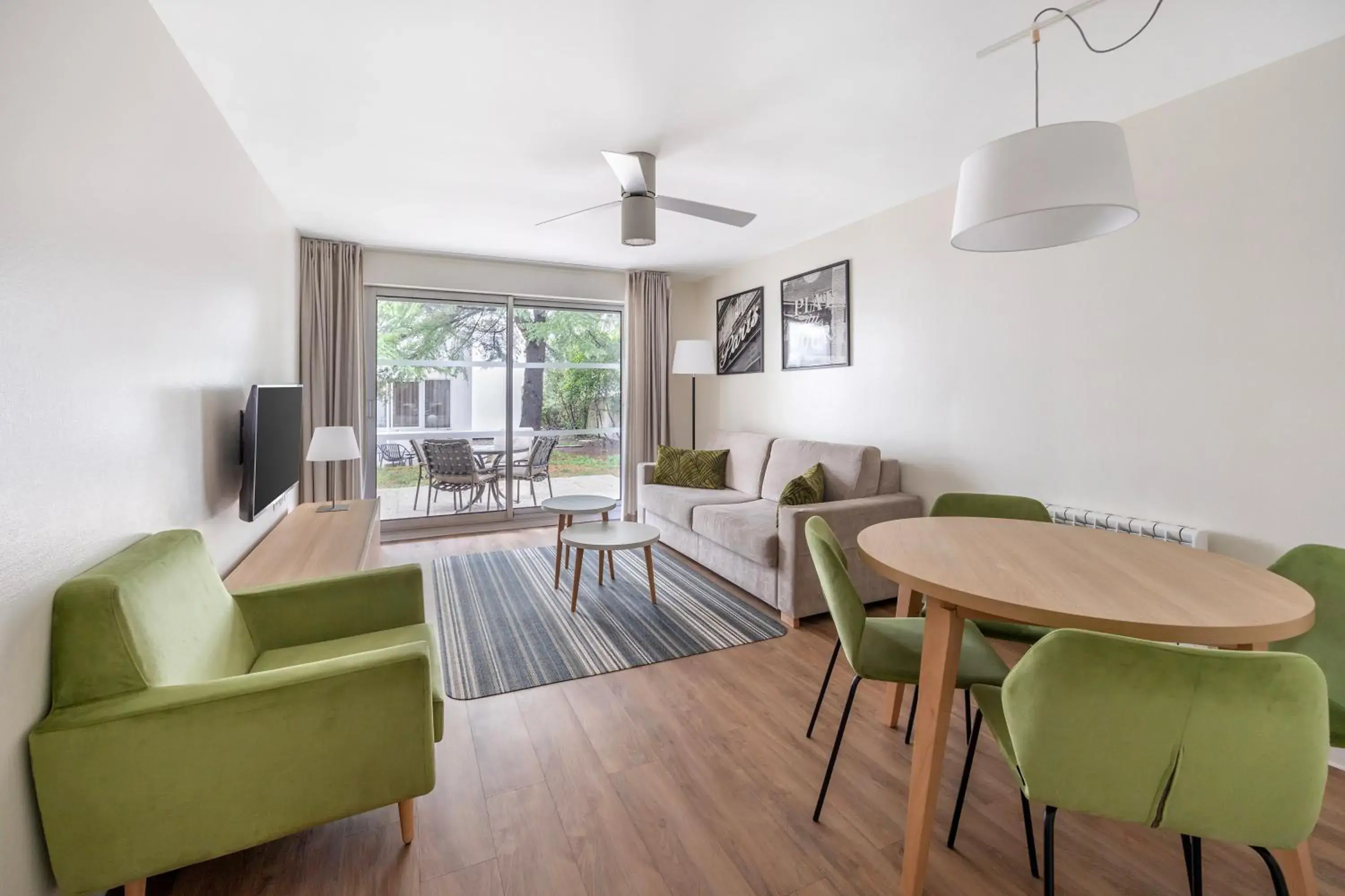 One-Bedroom Apartment in Royal Regency Paris Vincennes One-Bedroom Apartment in Royal Regency Paris Vincennes