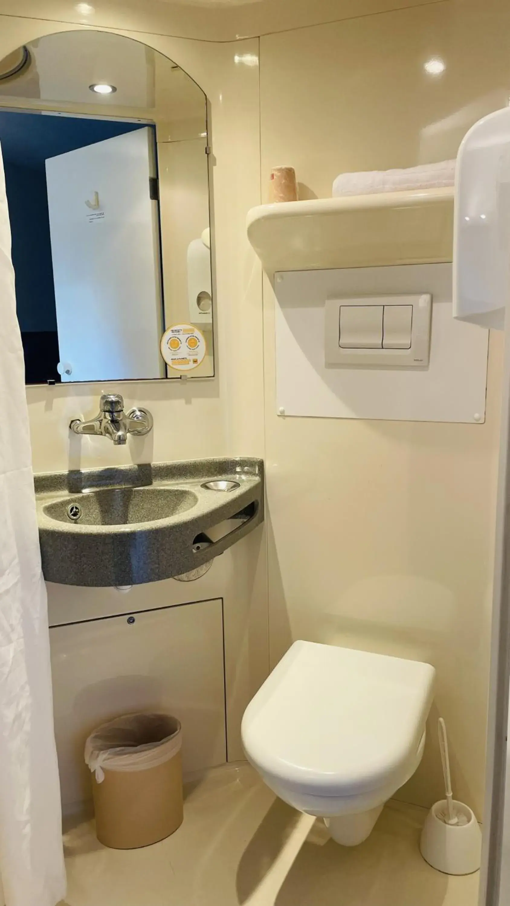 Triple Room in Premiere Classe Niort Est - Chauray Triple Room in Premiere Classe Niort Est - Chauray