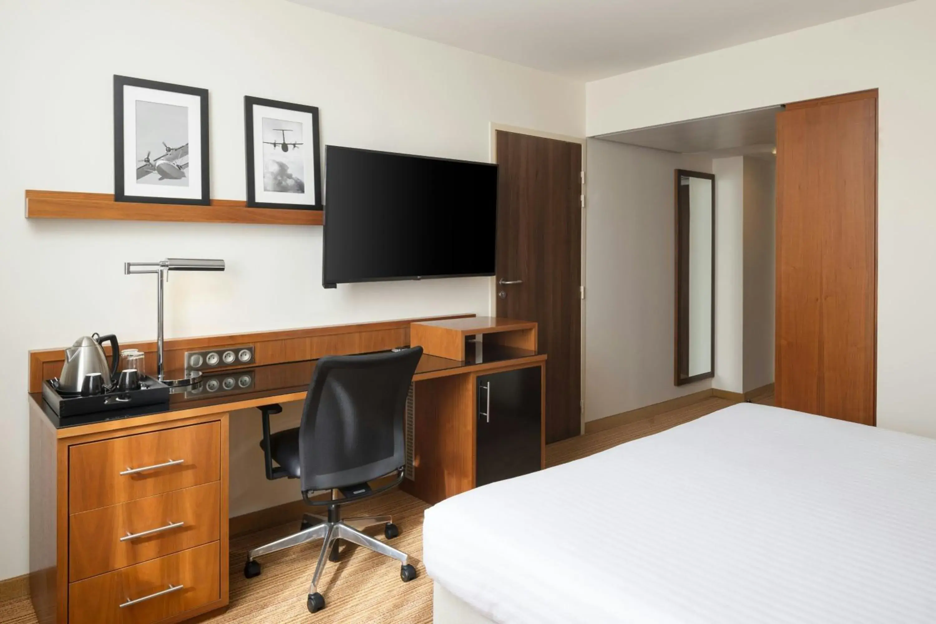 Family Connecting Rooms in Courtyard by Marriott Toulouse Airport Family Connecting Rooms in Courtyard by Marriott Toulouse Airport