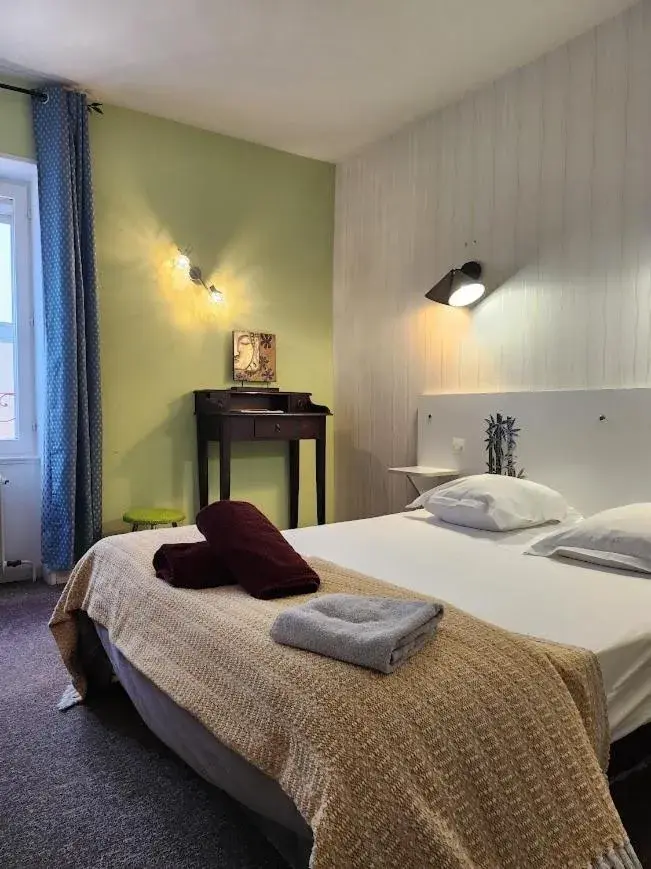 Triple Room with Private Bathroom in Ariane Triple Room with Private Bathroom in Ariane