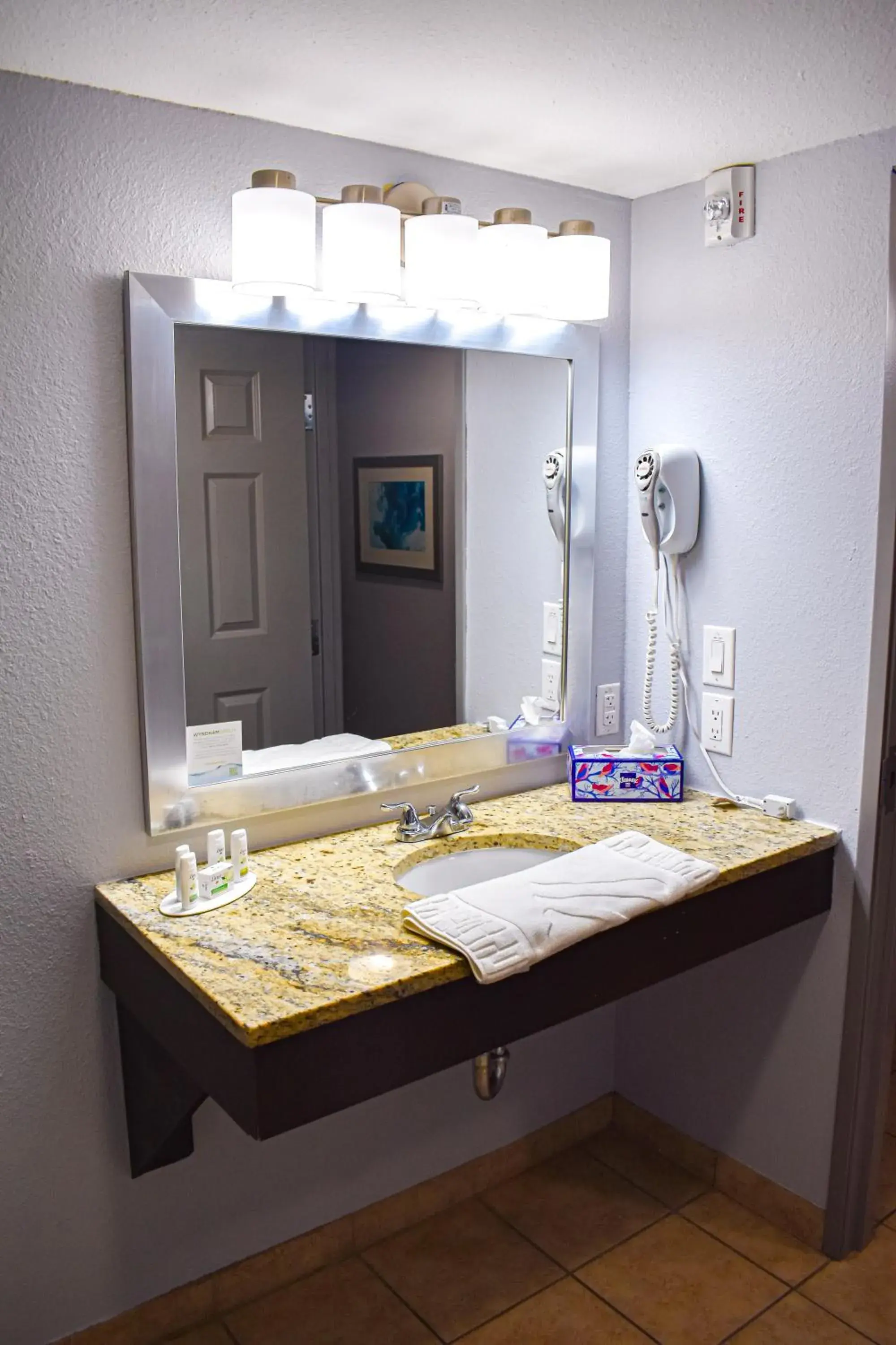1 King Bed, Deluxe Mobility/Hearing Accessible, Bathtub w/Grab Bars, Non-Smoking in Baymont by Wyndham Midland Center 1 King Bed, Deluxe Mobility/Hearing Accessible, Bathtub w/Grab Bars, Non-Smoking in Baymont by Wyndham Midland Center