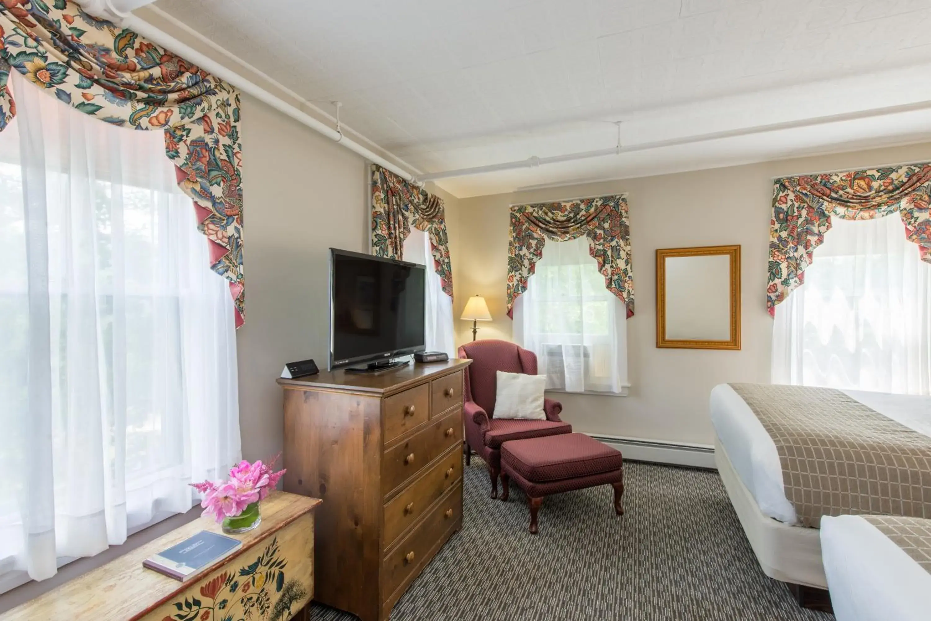 Double Room with Mountain View in Eagle Mountain House and Golf Club Double Room with Mountain View in Eagle Mountain House and Golf Club