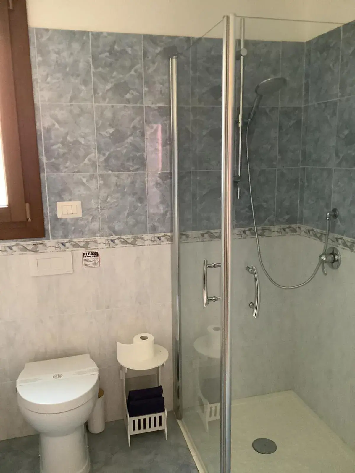 King Room with Roll-In Shower - Disability Access in Affittacamere BaLu King Room with Roll-In Shower - Disability Access in Affittacamere BaLu