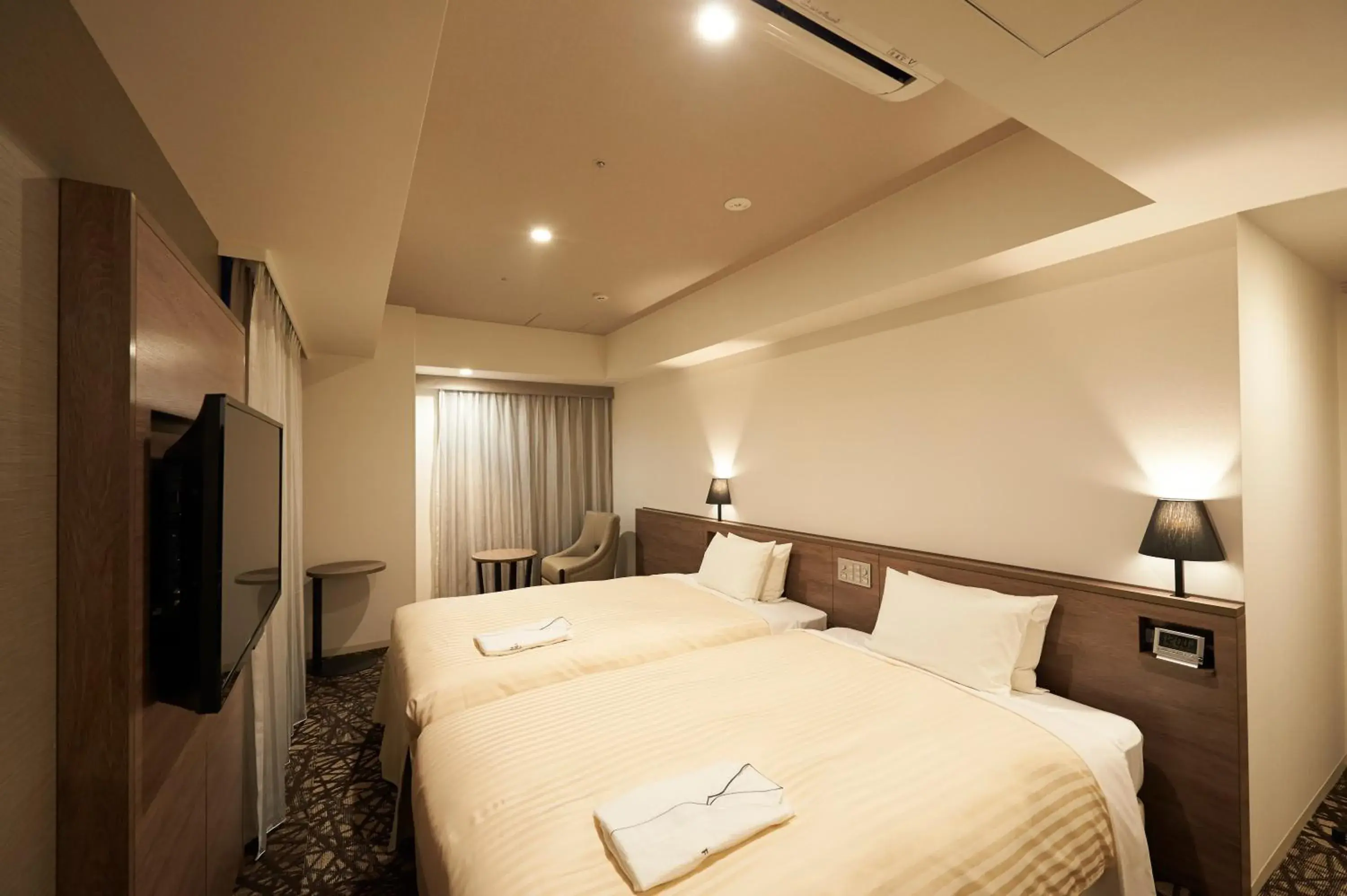 Premium Twin Room - single occupancy - Non-Smoking in Sotetsu Fresa Inn Ginza-Nanachome Premium Twin Room - single occupancy - Non-Smoking in Sotetsu Fresa Inn Ginza-Nanachome
