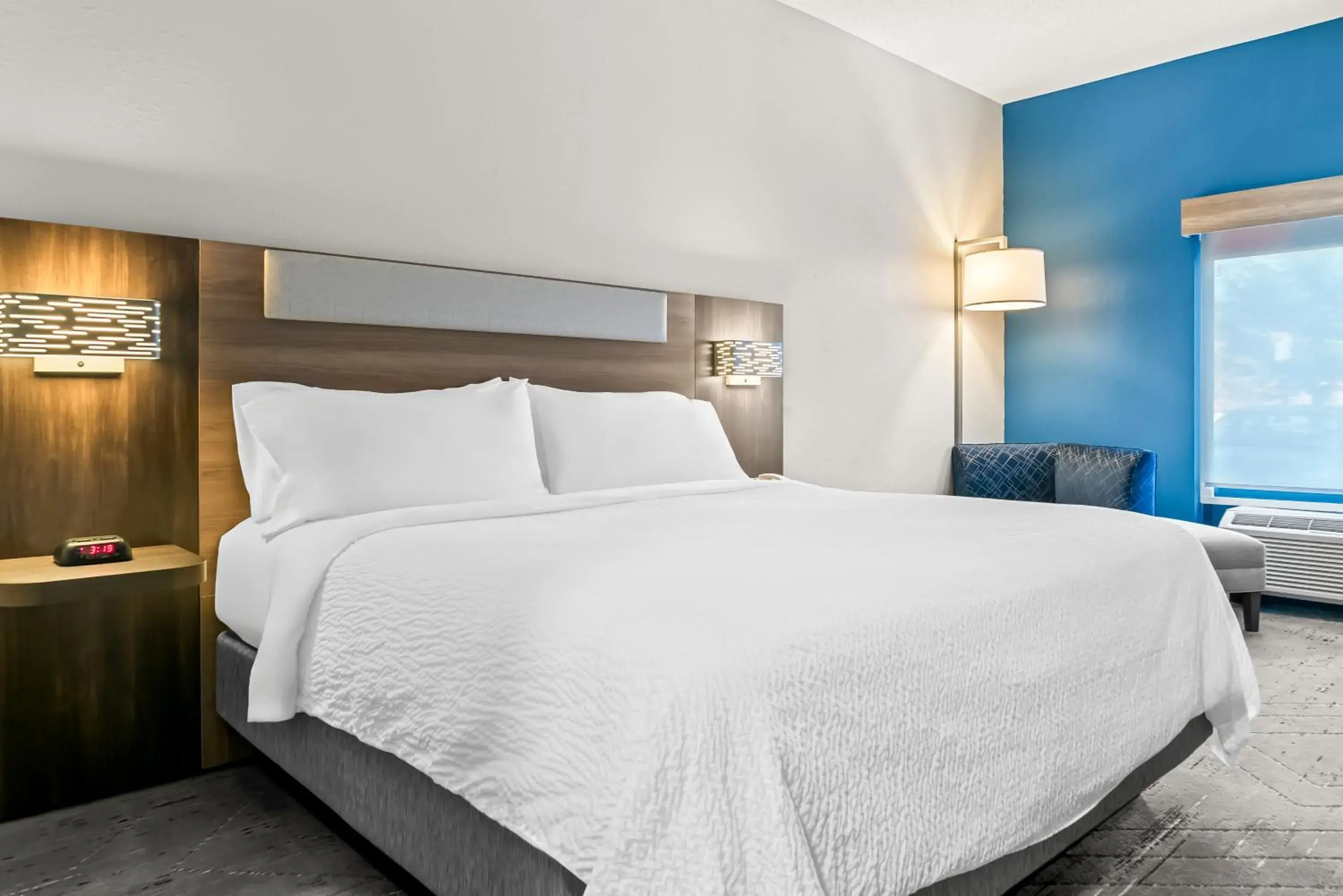 Standard King Room in Holiday Inn Express & Suites - Detroit Northwest - Livonia by IHG Standard King Room in Holiday Inn Express & Suites - Detroit Northwest - Livonia by IHG