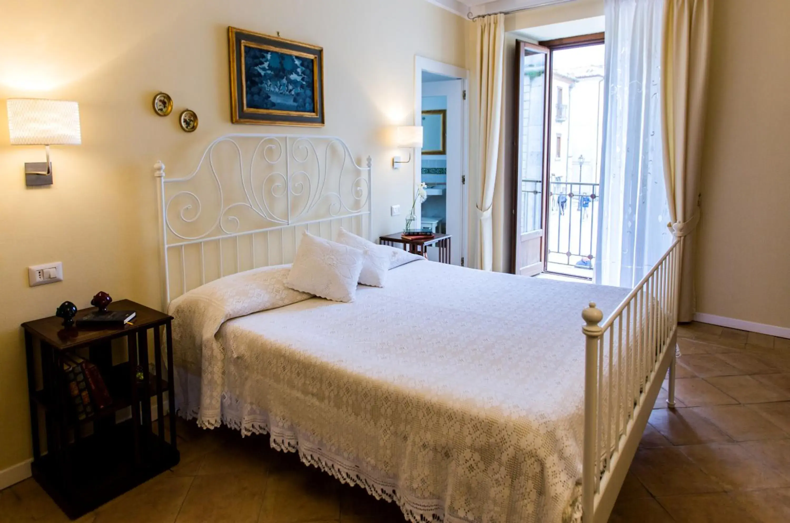 Double Room with Private Bathroom - single occupancy in Donna Chiara Double Room with Private Bathroom - single occupancy in Donna Chiara