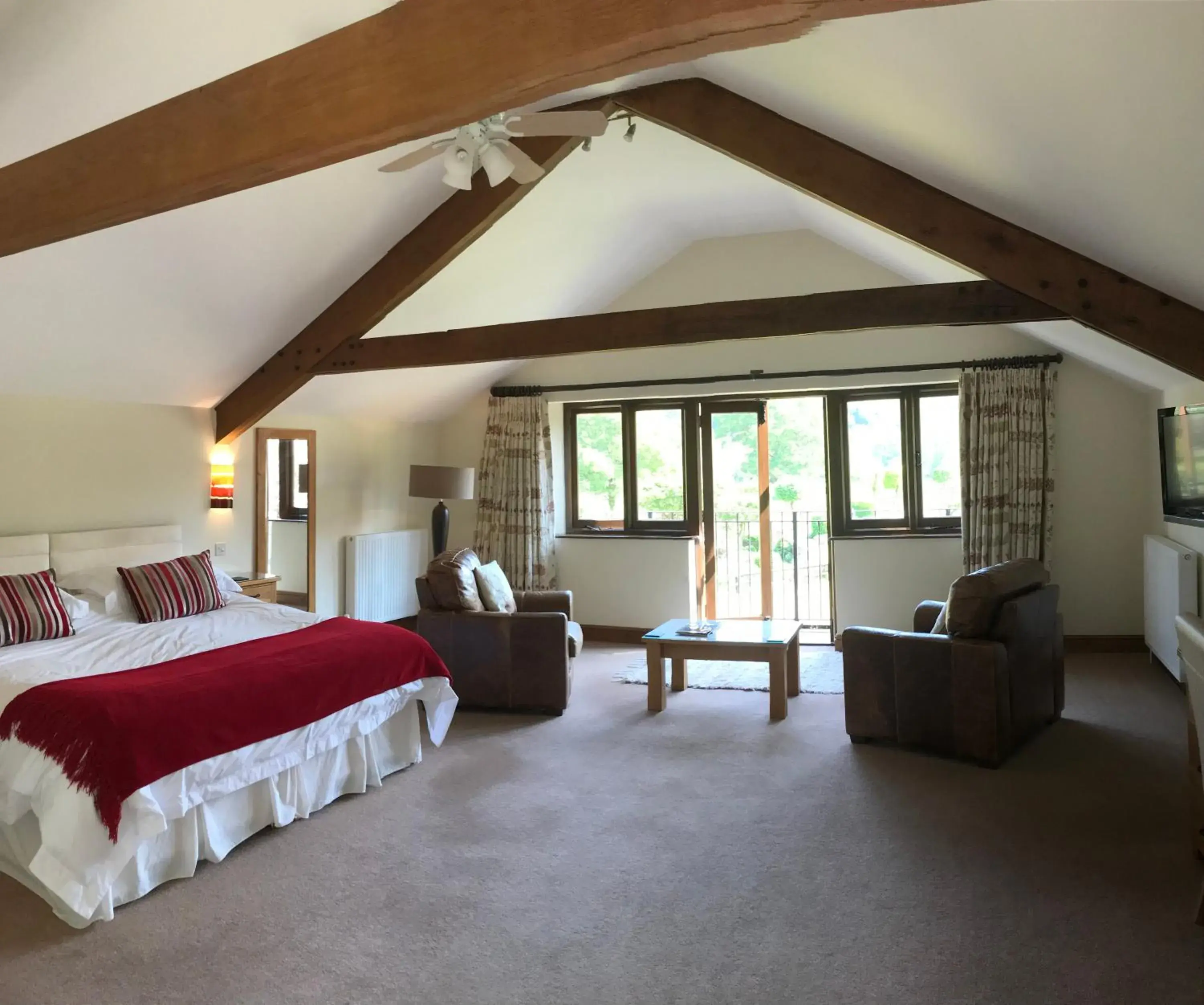 Luxury Suite Double or Twin with Balcony and En-Suite Bathroom in Kings Farm Luxury Suite Double or Twin with Balcony and En-Suite Bathroom in Kings Farm