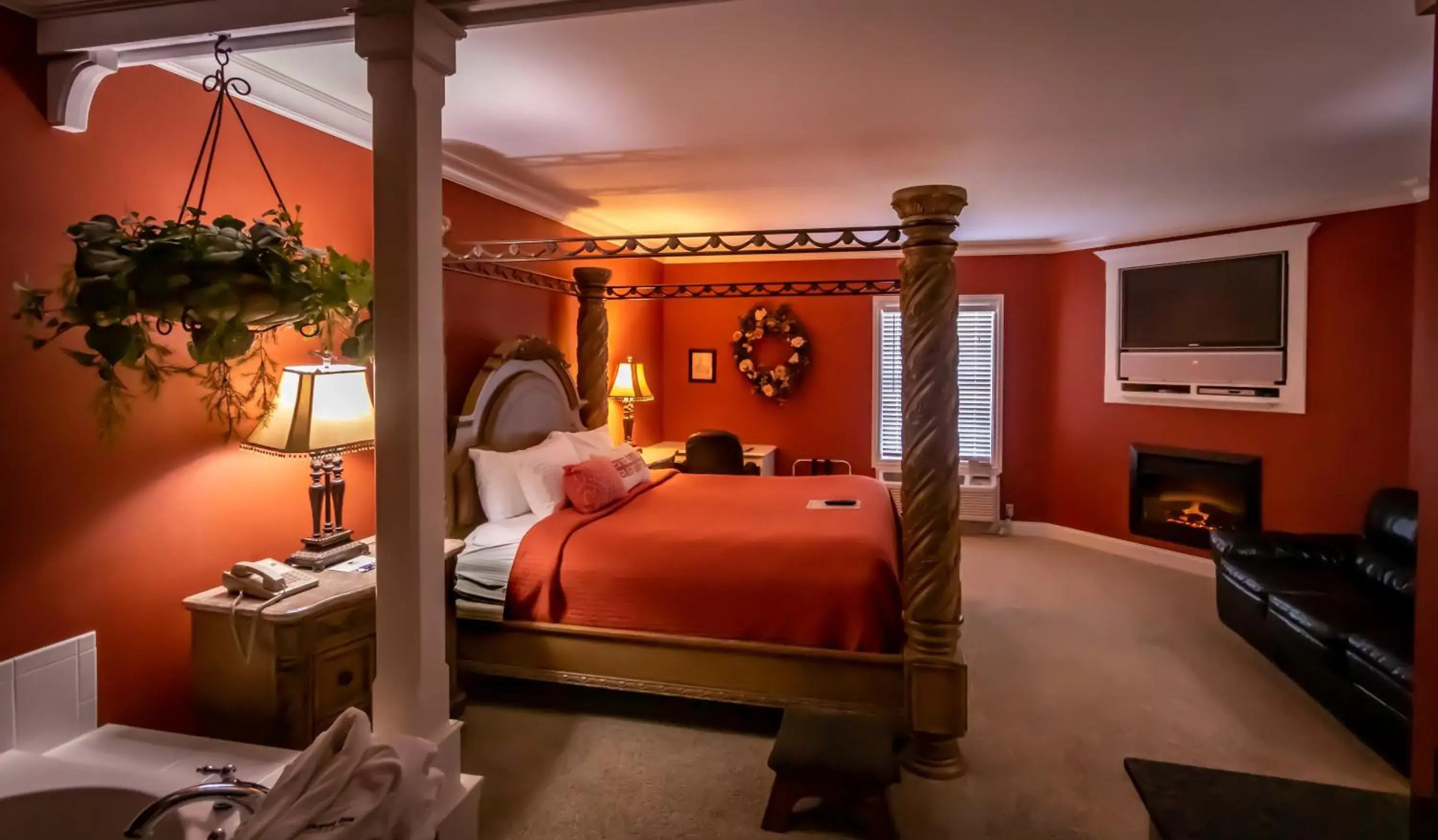 Luxury Suite in Depot Inn & Suites Luxury Suite in Depot Inn & Suites