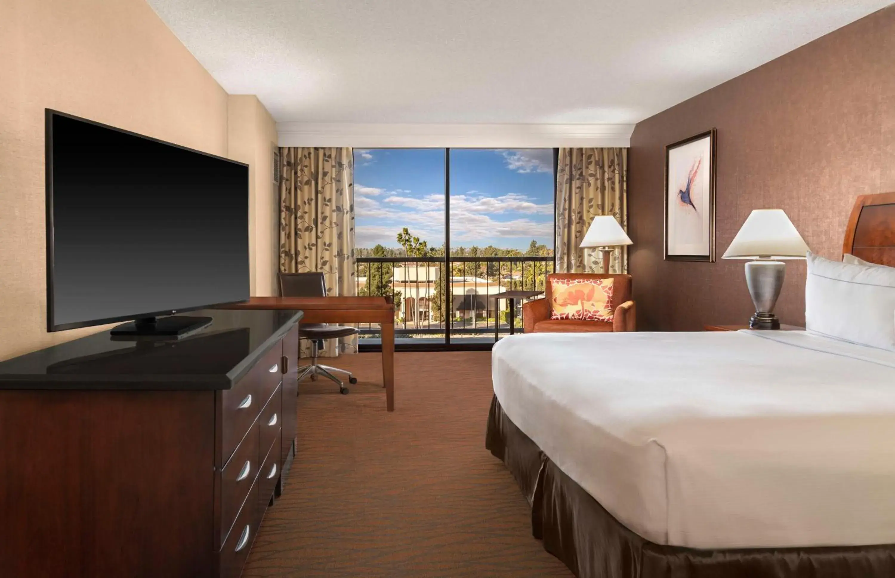 Superior King Room in Hilton Orange County/Costa Mesa Superior King Room in Hilton Orange County/Costa Mesa