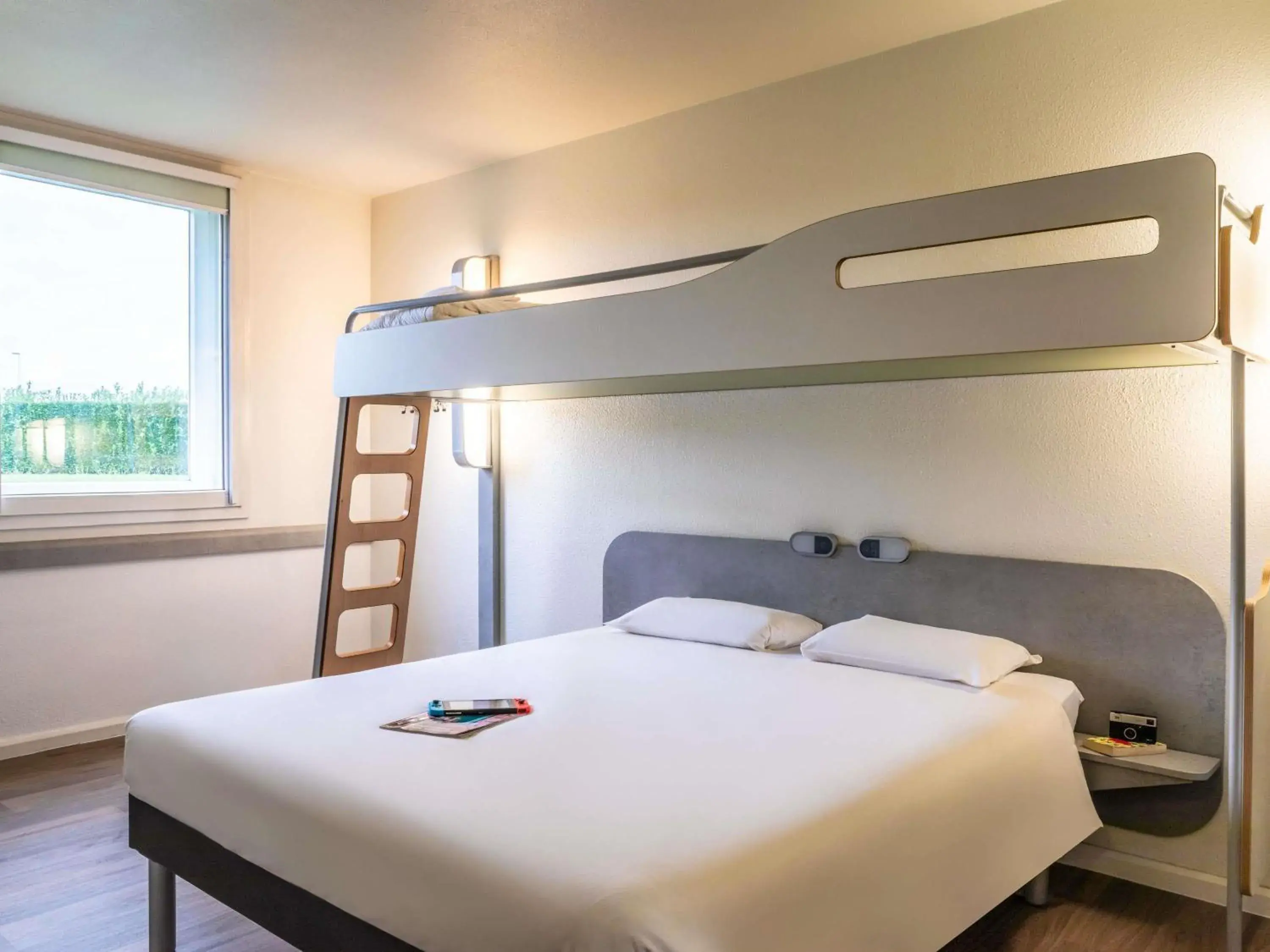 Triple Room in ibis budget Roissy CDG Paris Nord 2 Triple Room in ibis budget Roissy CDG Paris Nord 2