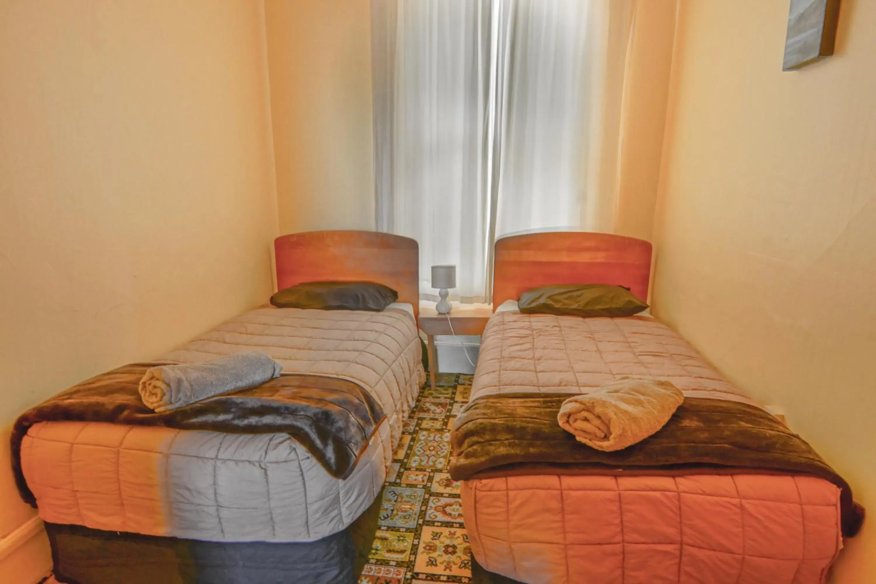 Budget Twin Room in Empire Hotel Backpackers Budget Twin Room in Empire Hotel Backpackers