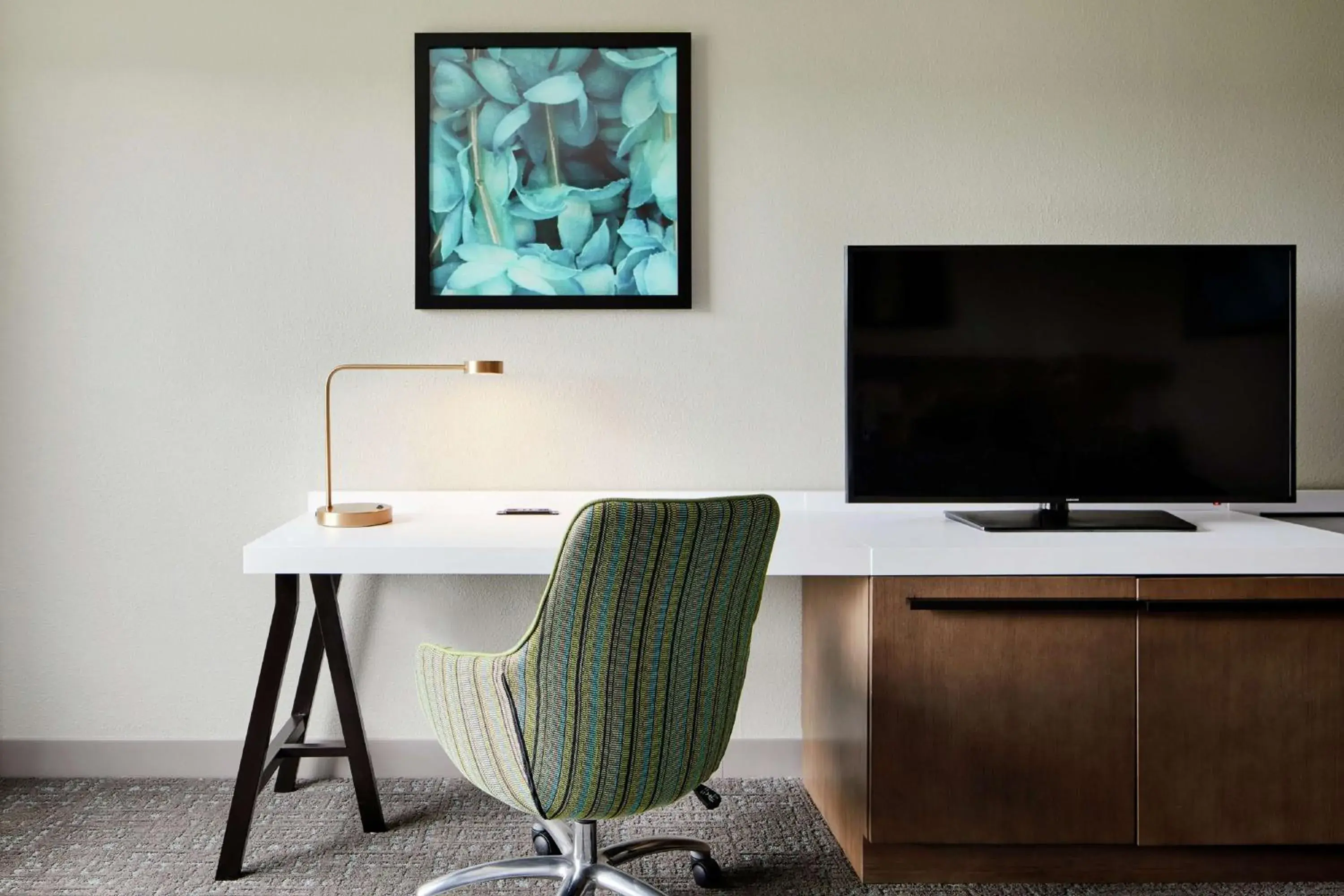 Queen Room with Two Queen Beds in Hilton Garden Inn Cincinnati Northeast Queen Room with Two Queen Beds in Hilton Garden Inn Cincinnati Northeast