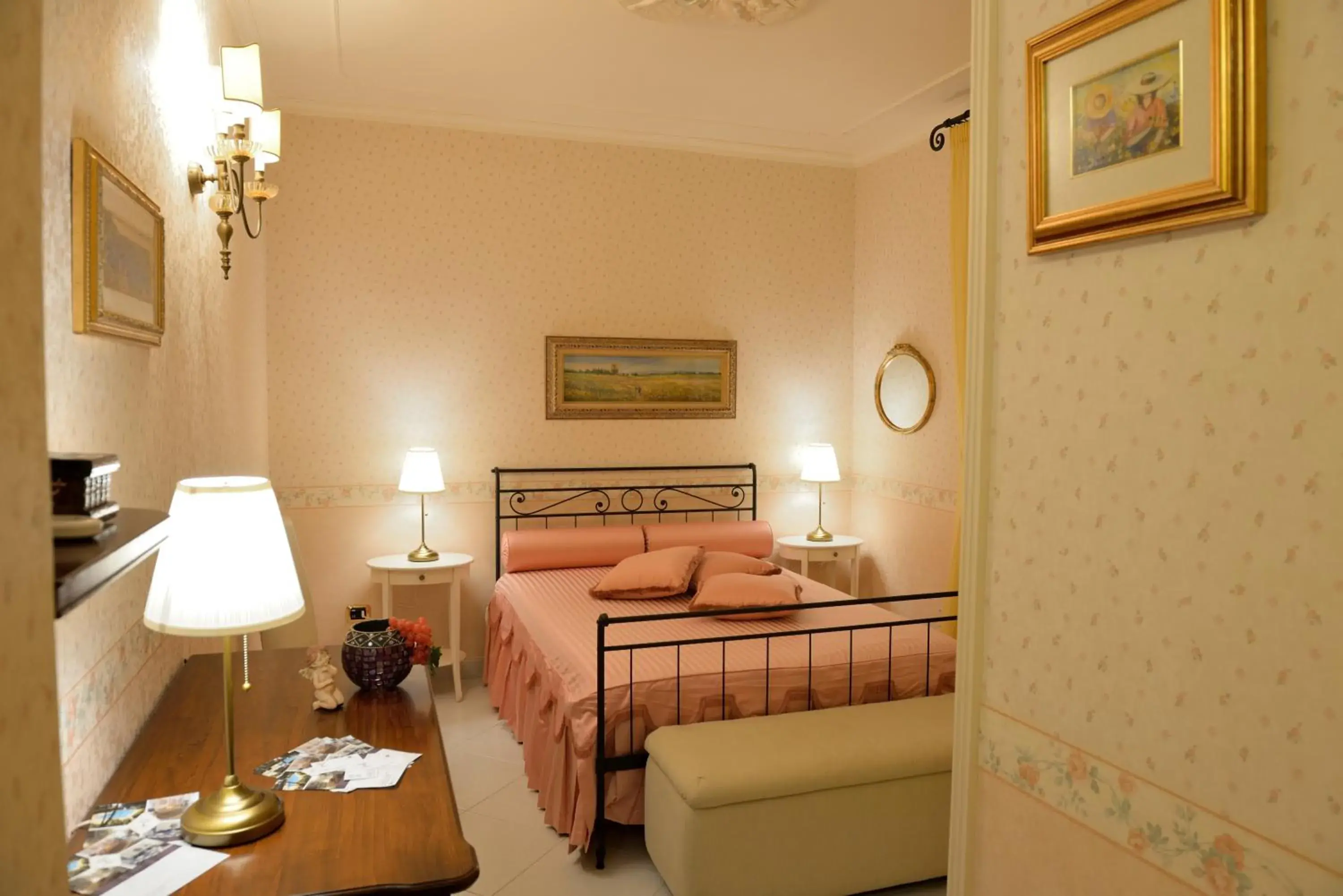 King Room with Balcony - single occupancy in Villa Eden King Room with Balcony - single occupancy in Villa Eden