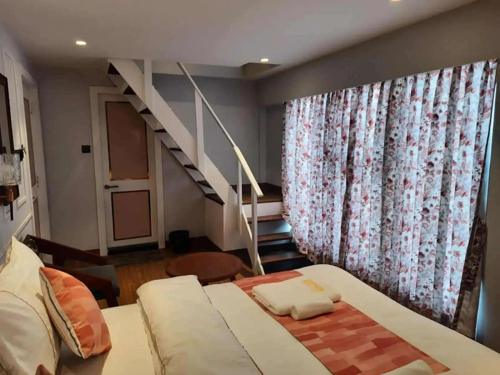 Duplex Suite Mountain View (Upper Floor) in Hotel Sonar Bangla Darjeeling Duplex Suite Mountain View (Upper Floor) in Hotel Sonar Bangla Darjeeling