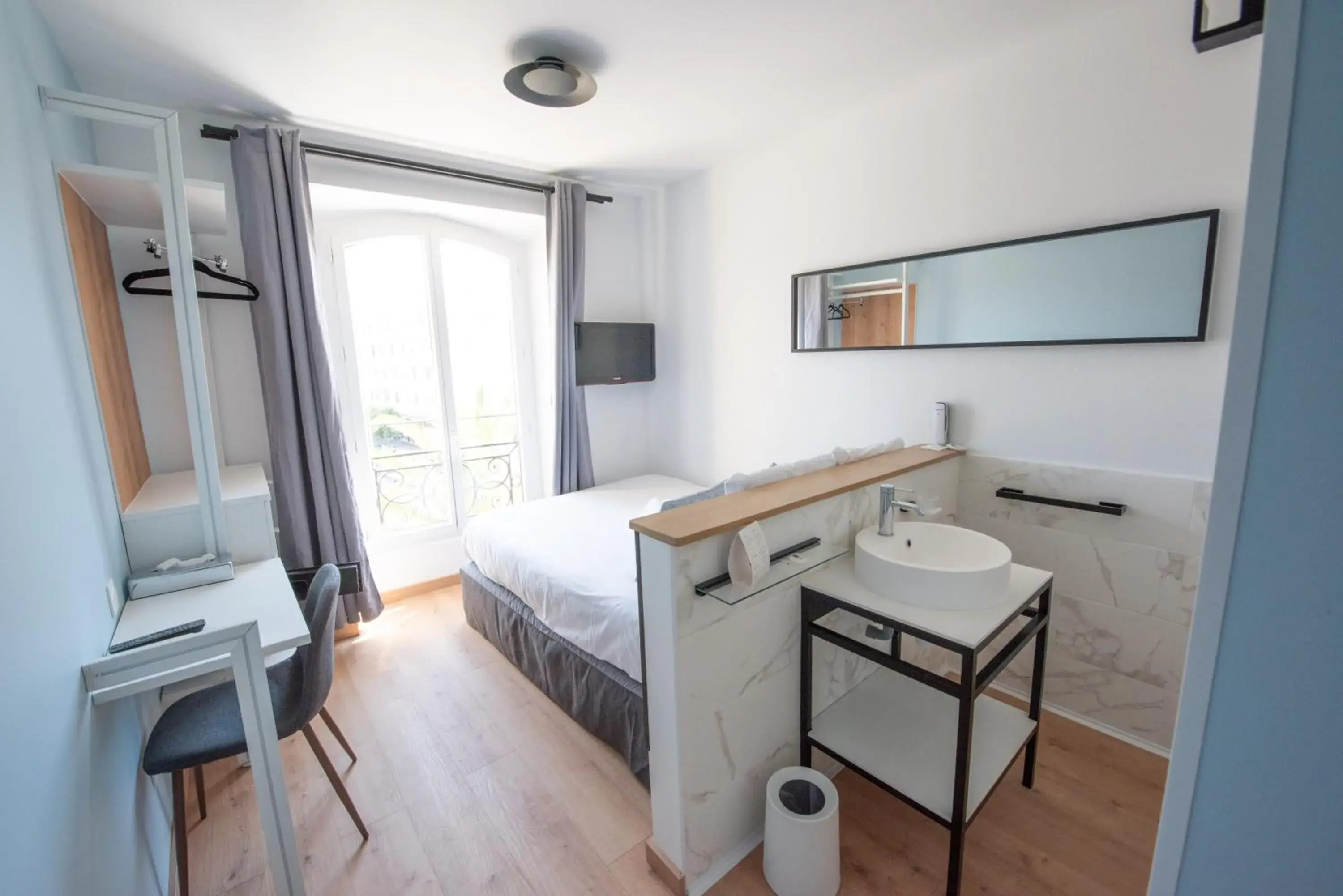 Deluxe Double Room in Hotel Restaurant La Villa Arena Deluxe Double Room in Hotel Restaurant La Villa Arena