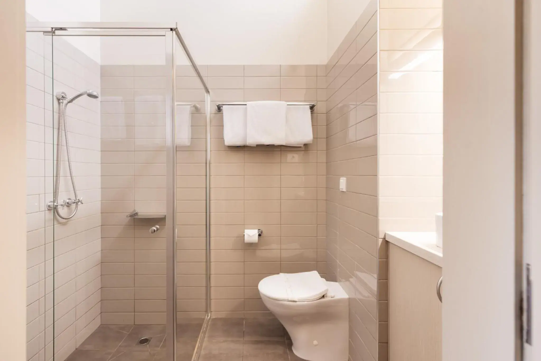 Twin Room with Extra Bed in Torquay Hotel/Motel Twin Room with Extra Bed in Torquay Hotel/Motel