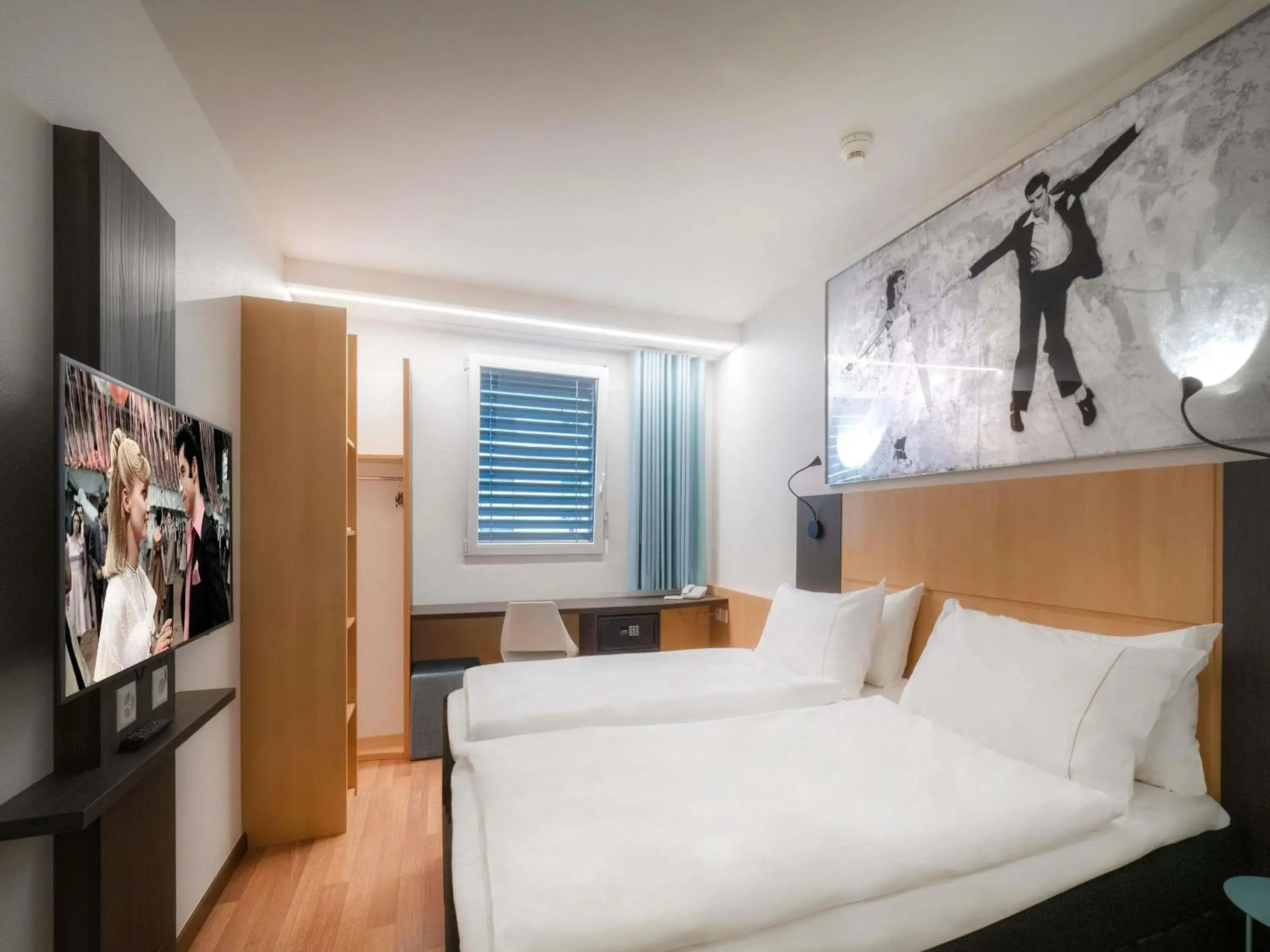 Cinema Twin Room in ibis Locarno Cinema Twin Room in ibis Locarno