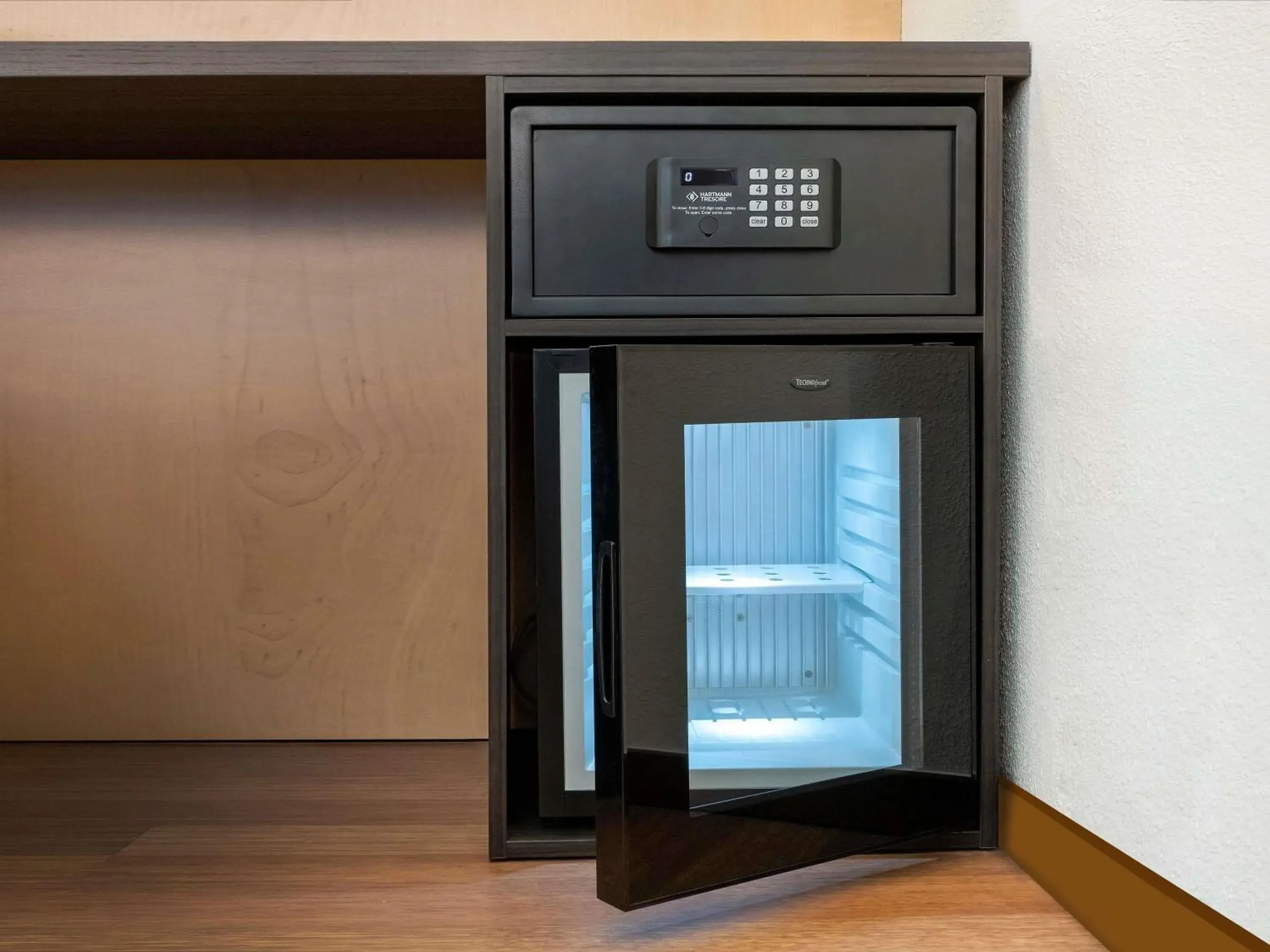 Superior Twin Room in ibis Locarno Superior Twin Room in ibis Locarno