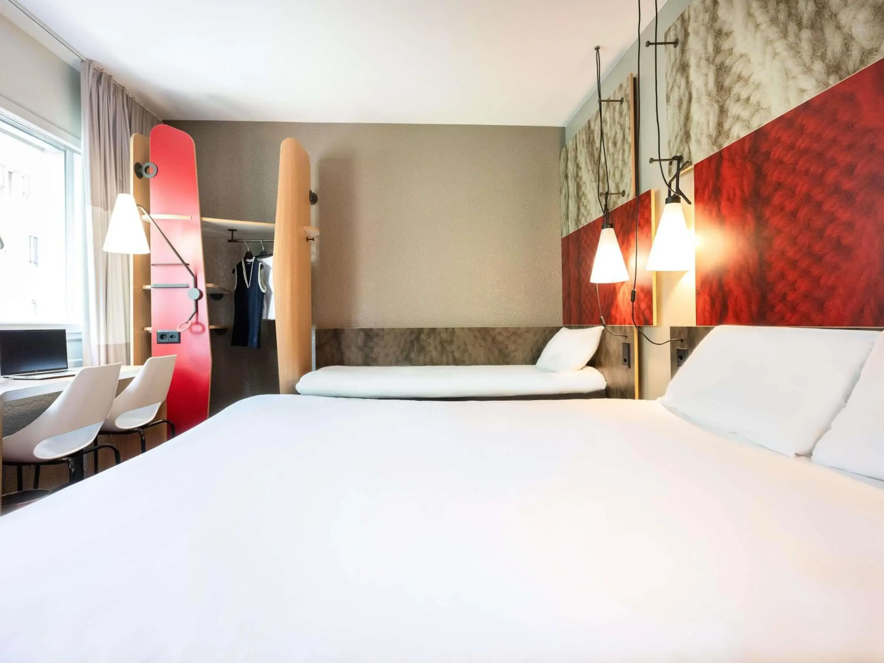 Superior Room with 1 Double Bed and 1 Single Bed - Non-Smoking in ibis Genève Centre Gare Superior Room with 1 Double Bed and 1 Single Bed - Non-Smoking in ibis Genève Centre Gare