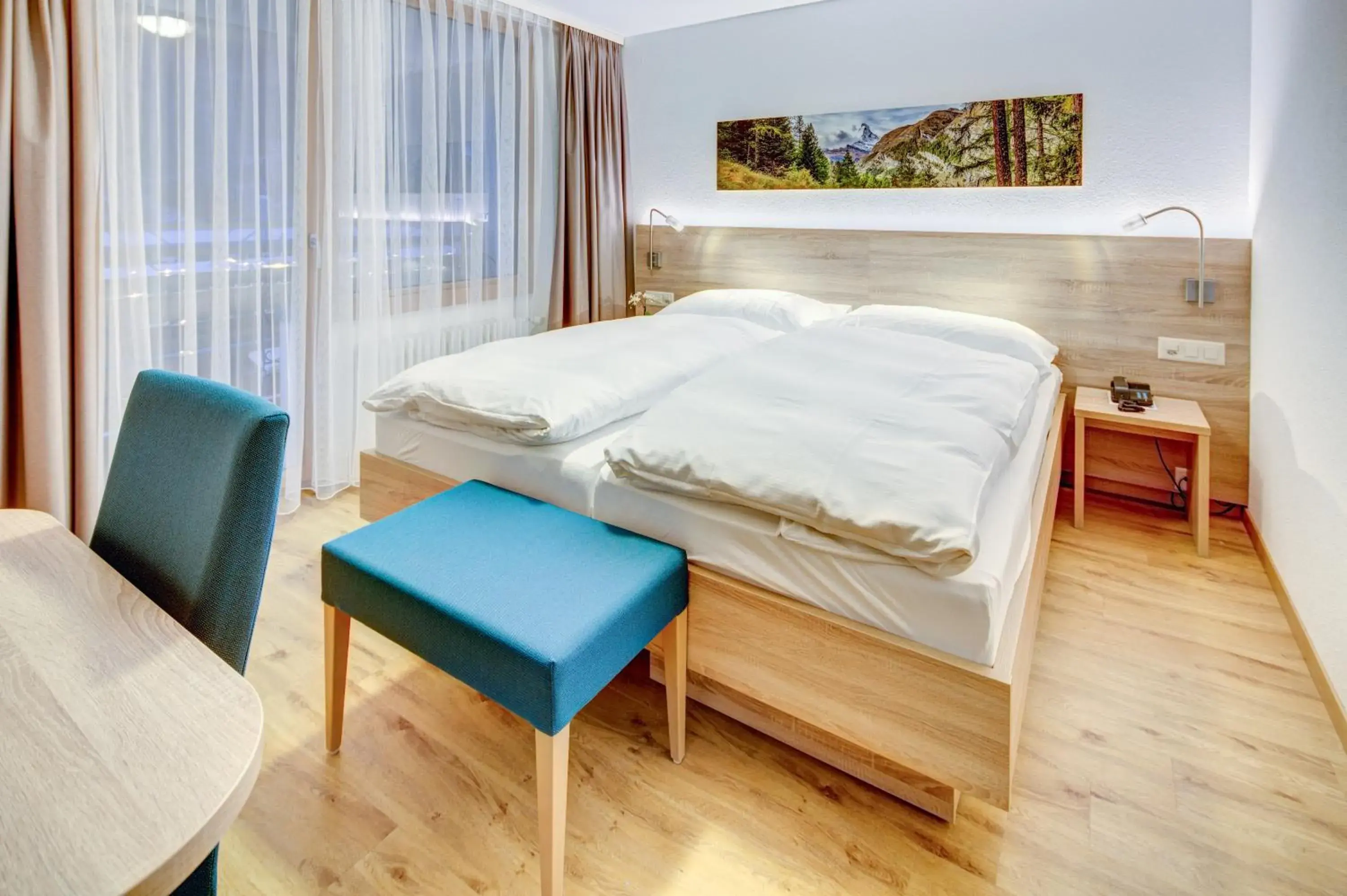 Double Room in Hotel Matterhorn Inn Double Room in Hotel Matterhorn Inn