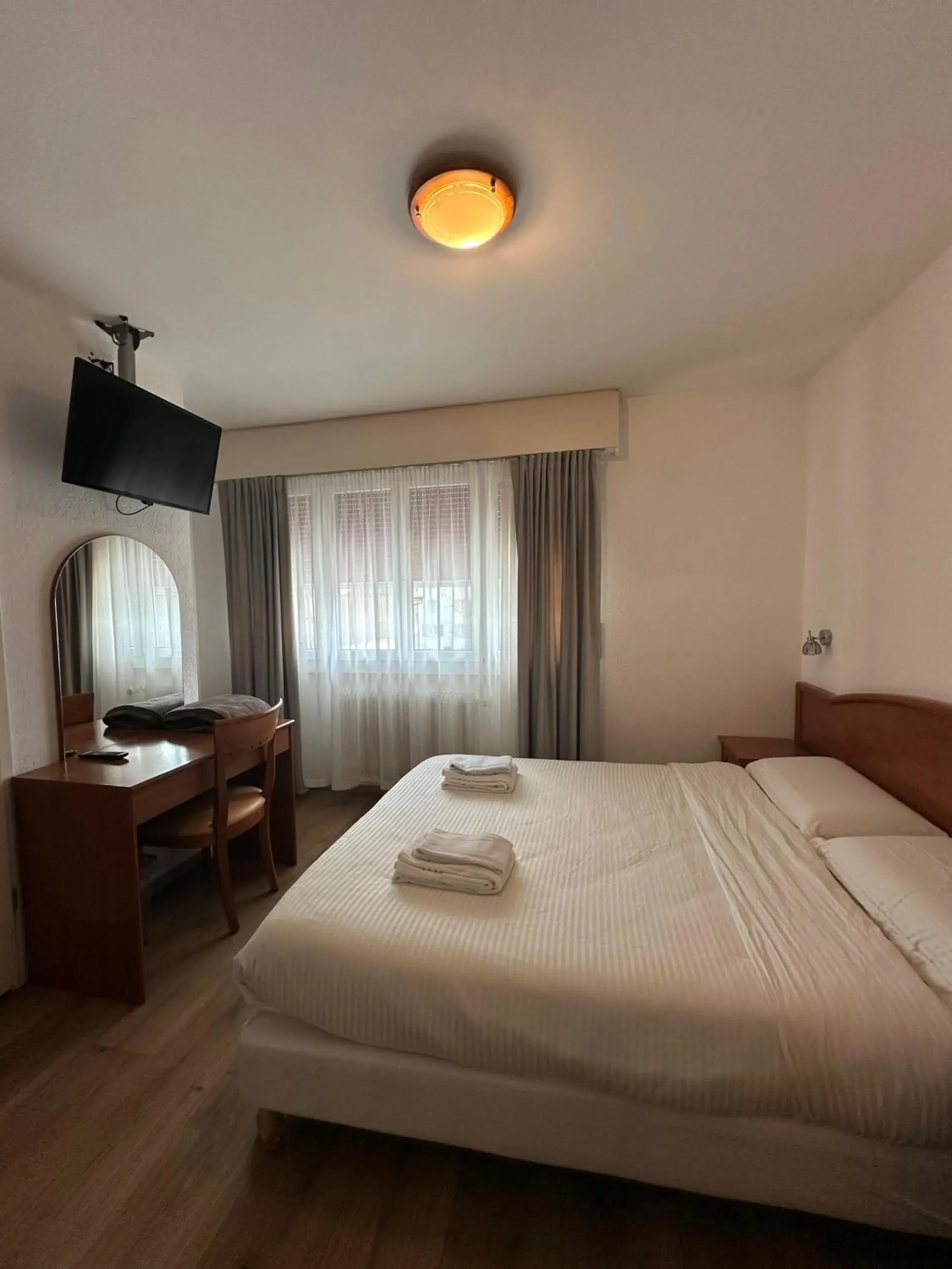 Twin Room - single occupancy in Hotel Du Quai Twin Room - single occupancy in Hotel Du Quai