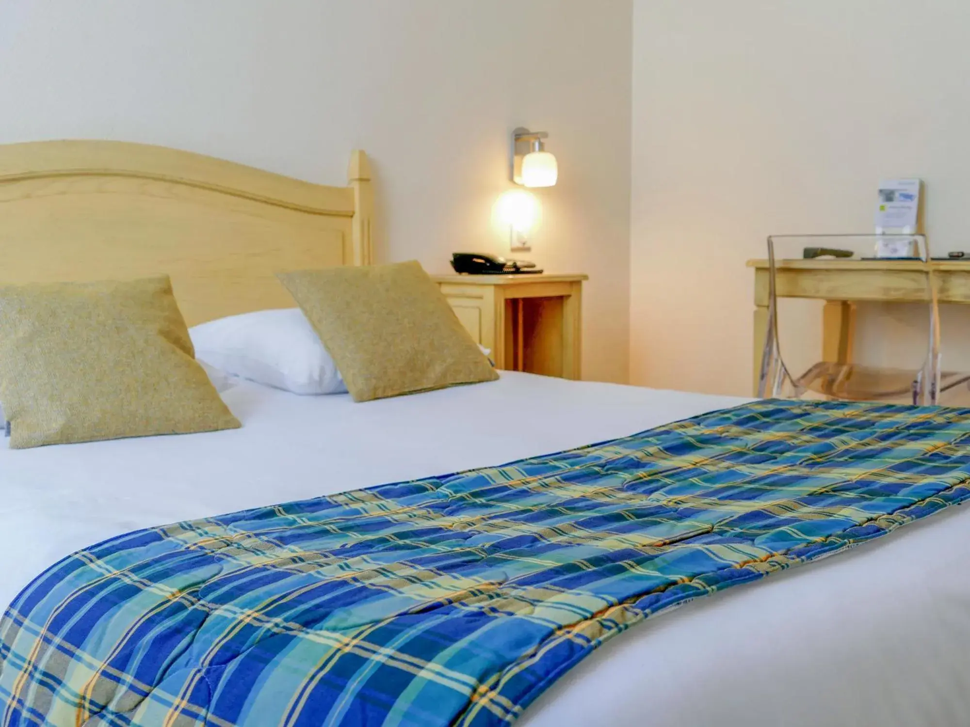 Standard Double Room in Hotel Berlioz Basel Airport Standard Double Room in Hotel Berlioz Basel Airport