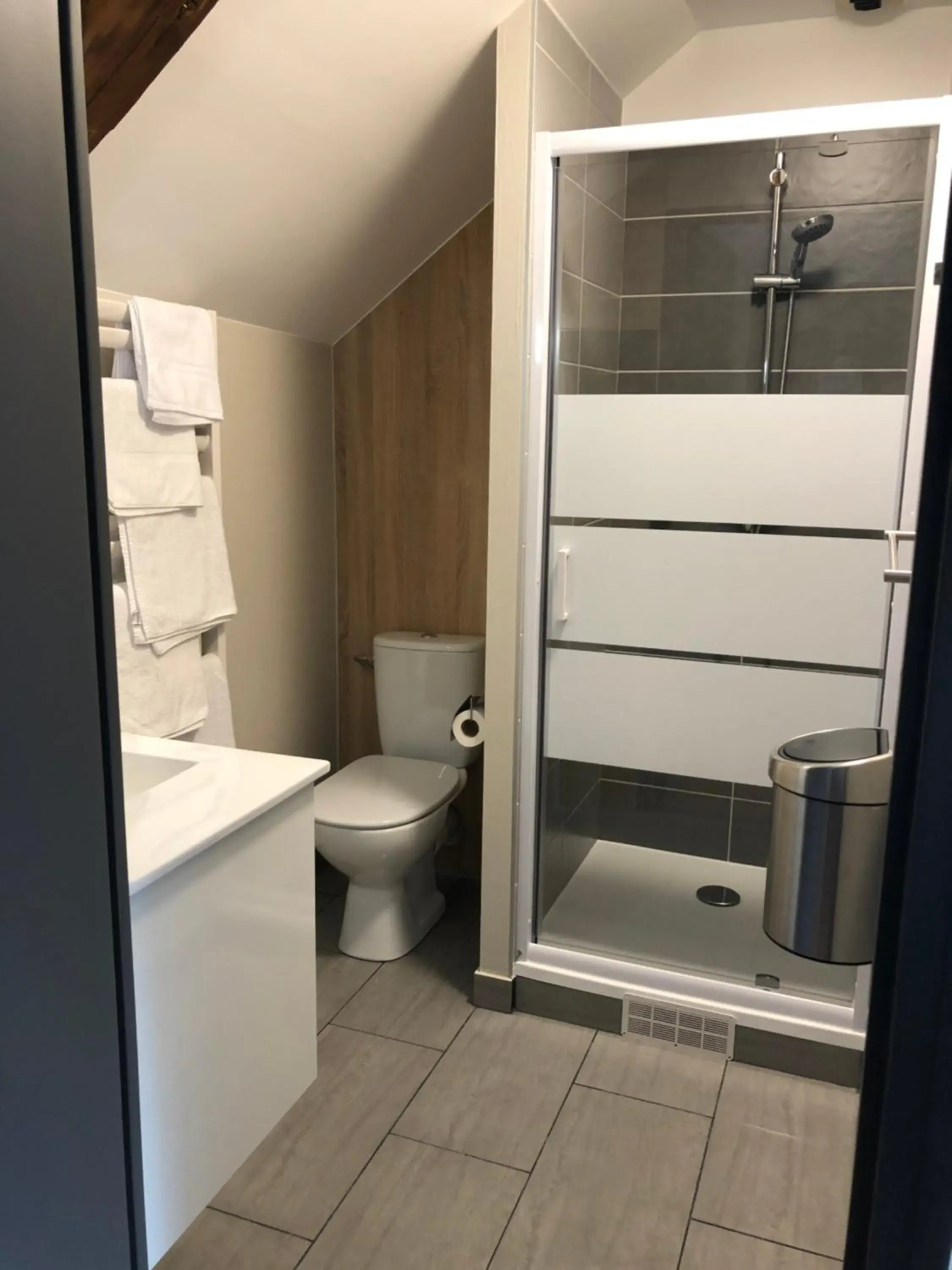 Standard Quadruple Room in LOGIS - Hôtel & Restaurant Saint Nicolas Standard Quadruple Room in LOGIS - Hôtel & Restaurant Saint Nicolas