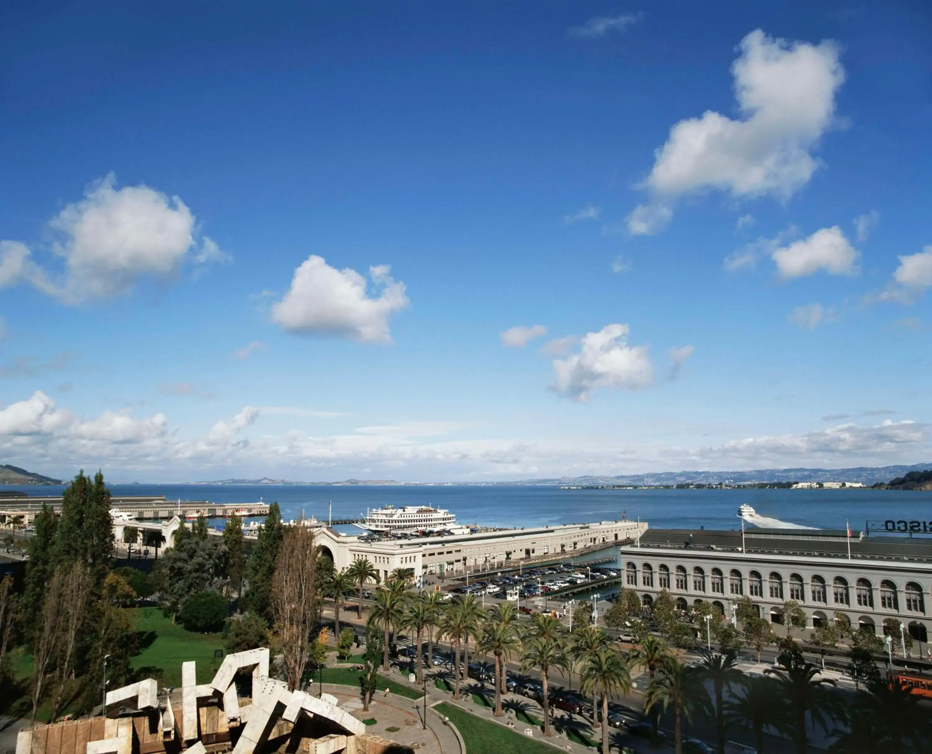 Queen Room with Two Queen Beds and Bay View in Hyatt Regency San Francisco Queen Room with Two Queen Beds and Bay View in Hyatt Regency San Francisco
