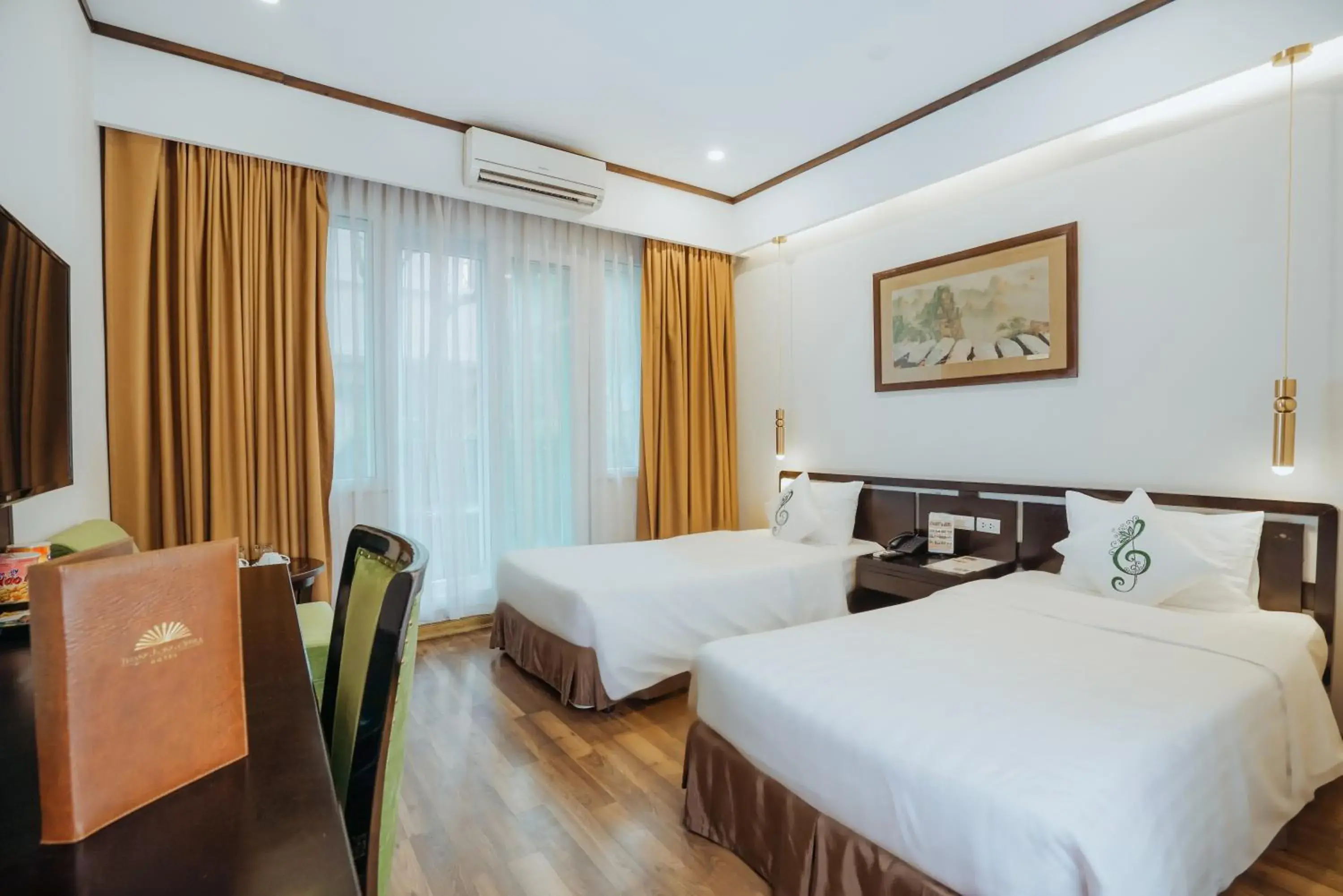 Superior Double or Twin Room with City View in Thang Long Opera Hotel Superior Double or Twin Room with City View in Thang Long Opera Hotel