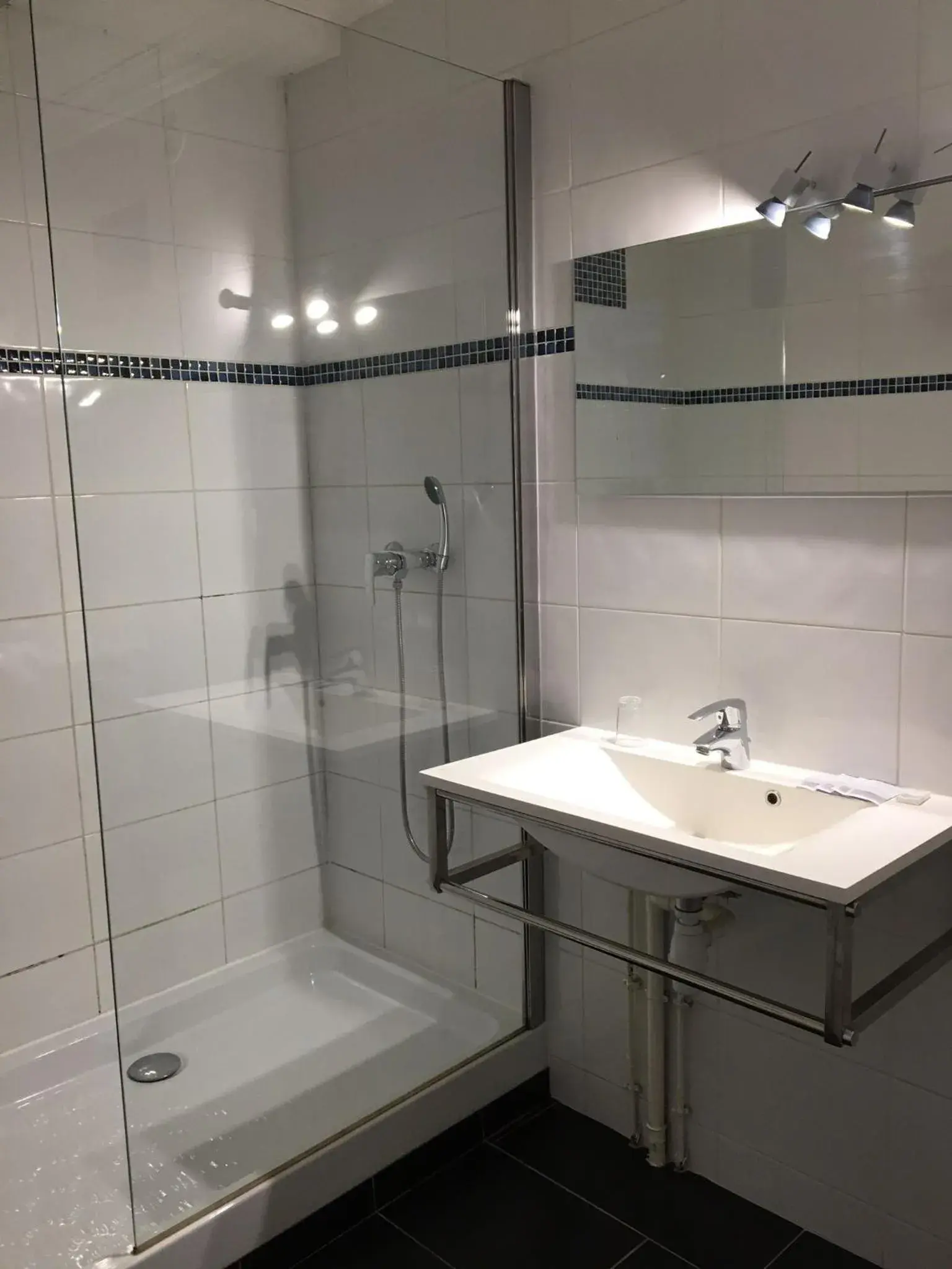 Superior Single Room - single occupancy in Hotel Val De Saone Lyon Caluire Rillieux Superior Single Room - single occupancy in Hotel Val De Saone Lyon Caluire Rillieux