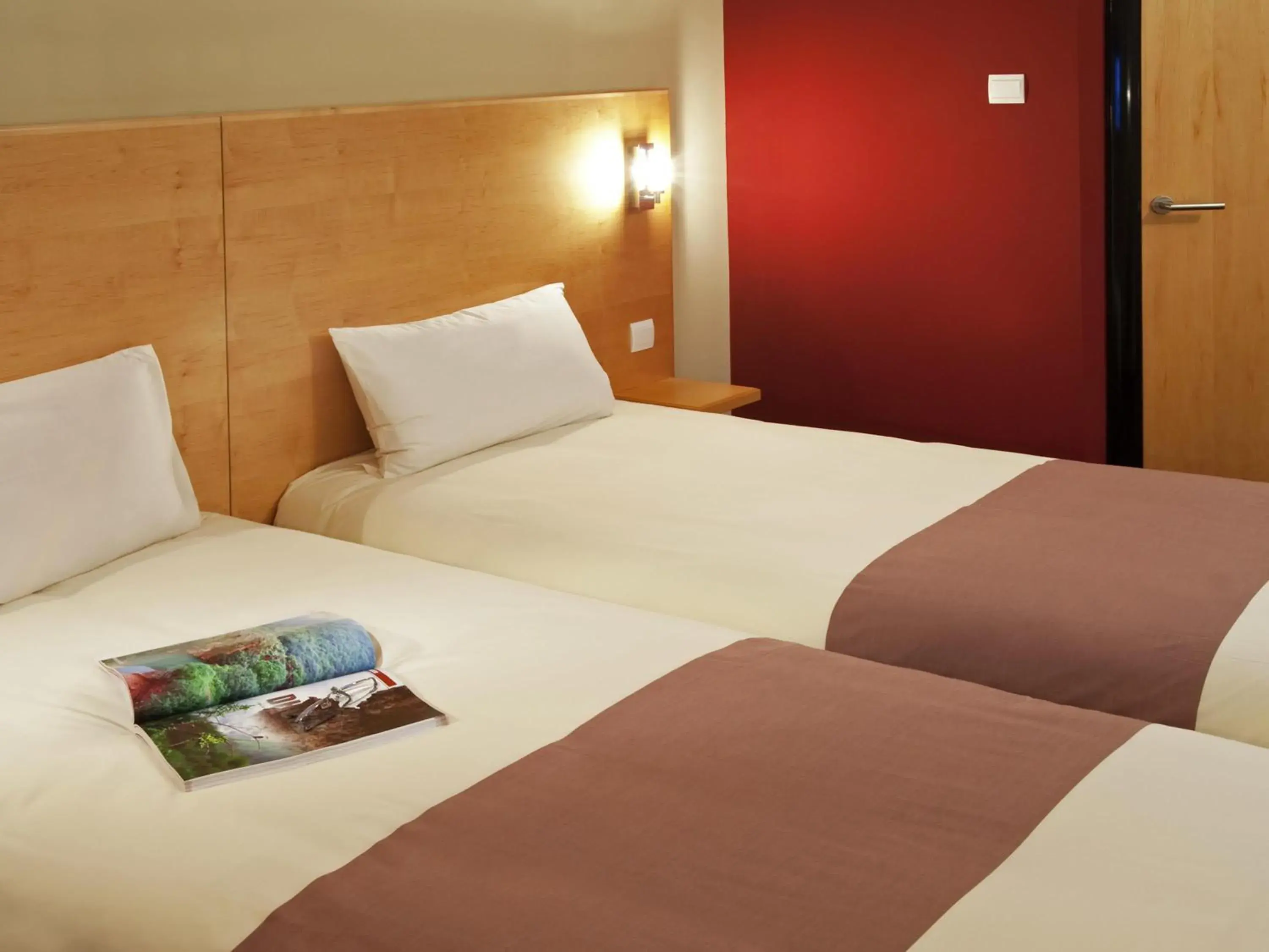 Standard Twin Room in ibis Amman Standard Twin Room in ibis Amman