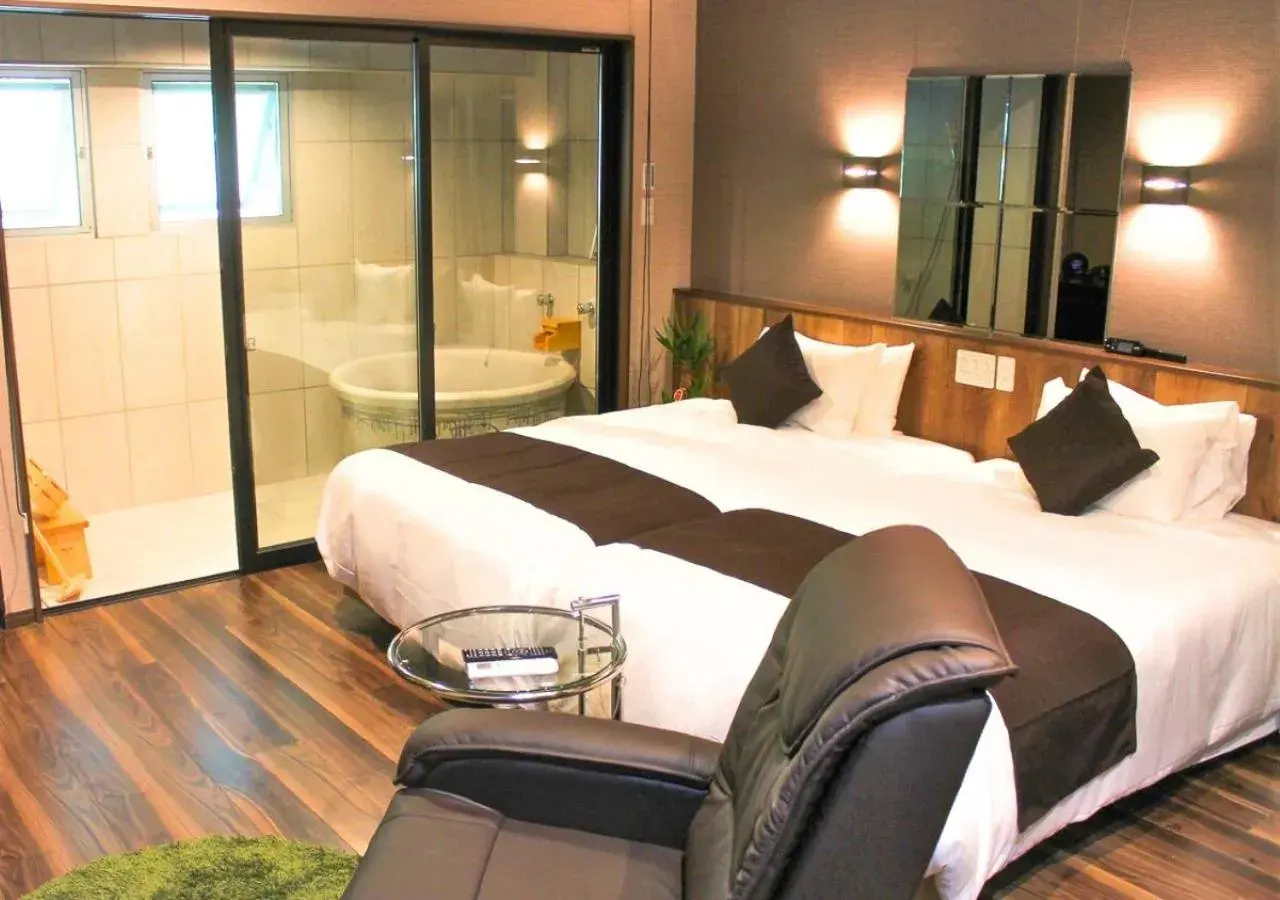 Deluxe Twin Room in LiVEMAX RESORT Hakone Sengokuhara Deluxe Twin Room in LiVEMAX RESORT Hakone Sengokuhara