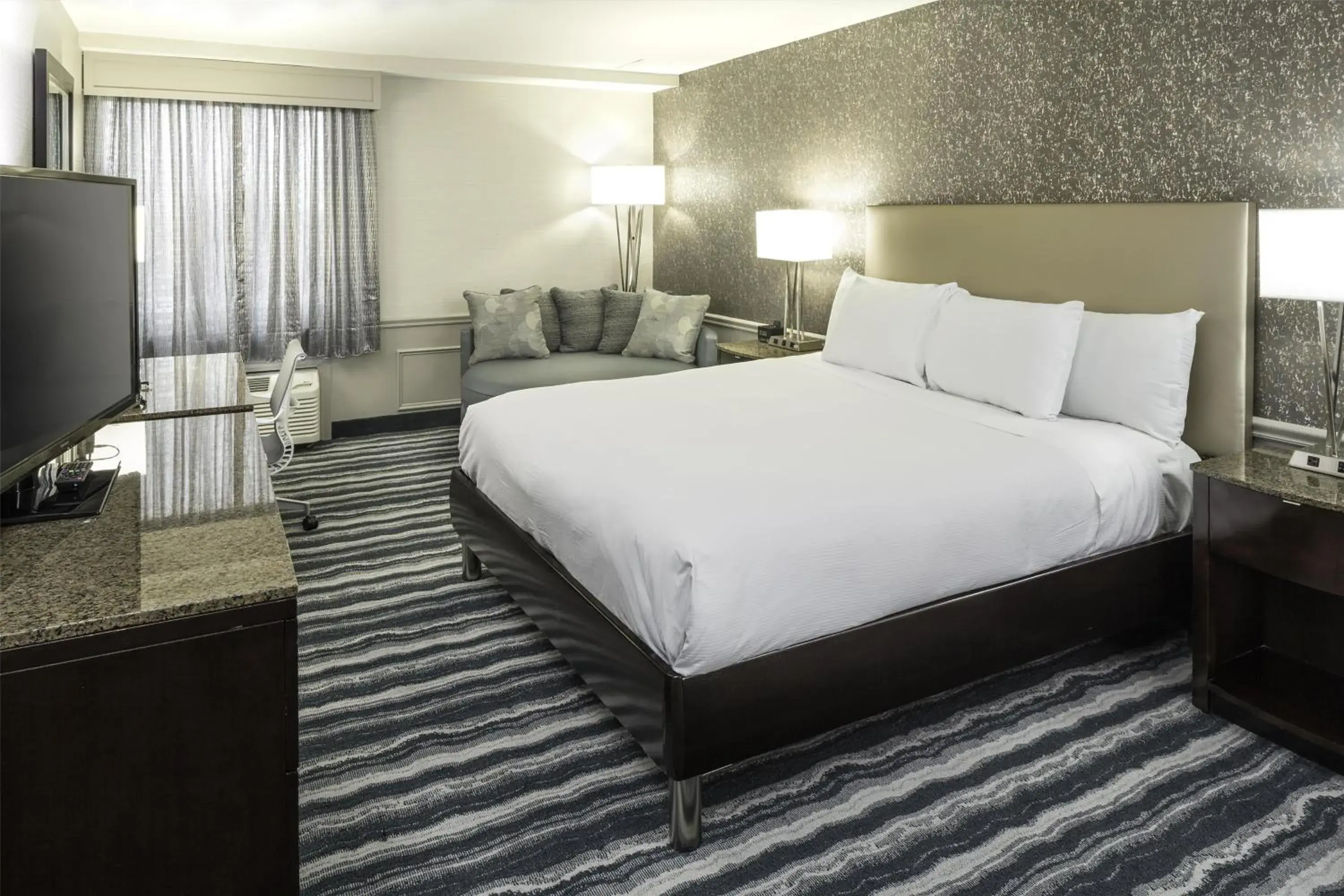 King Room with Roll-in Shower - Mobility and Hearing Accessible/Non-Smoking in DoubleTree by Hilton Hotel Wilmington King Room with Roll-in Shower - Mobility and Hearing Accessible/Non-Smoking in DoubleTree by Hilton Hotel Wilmington