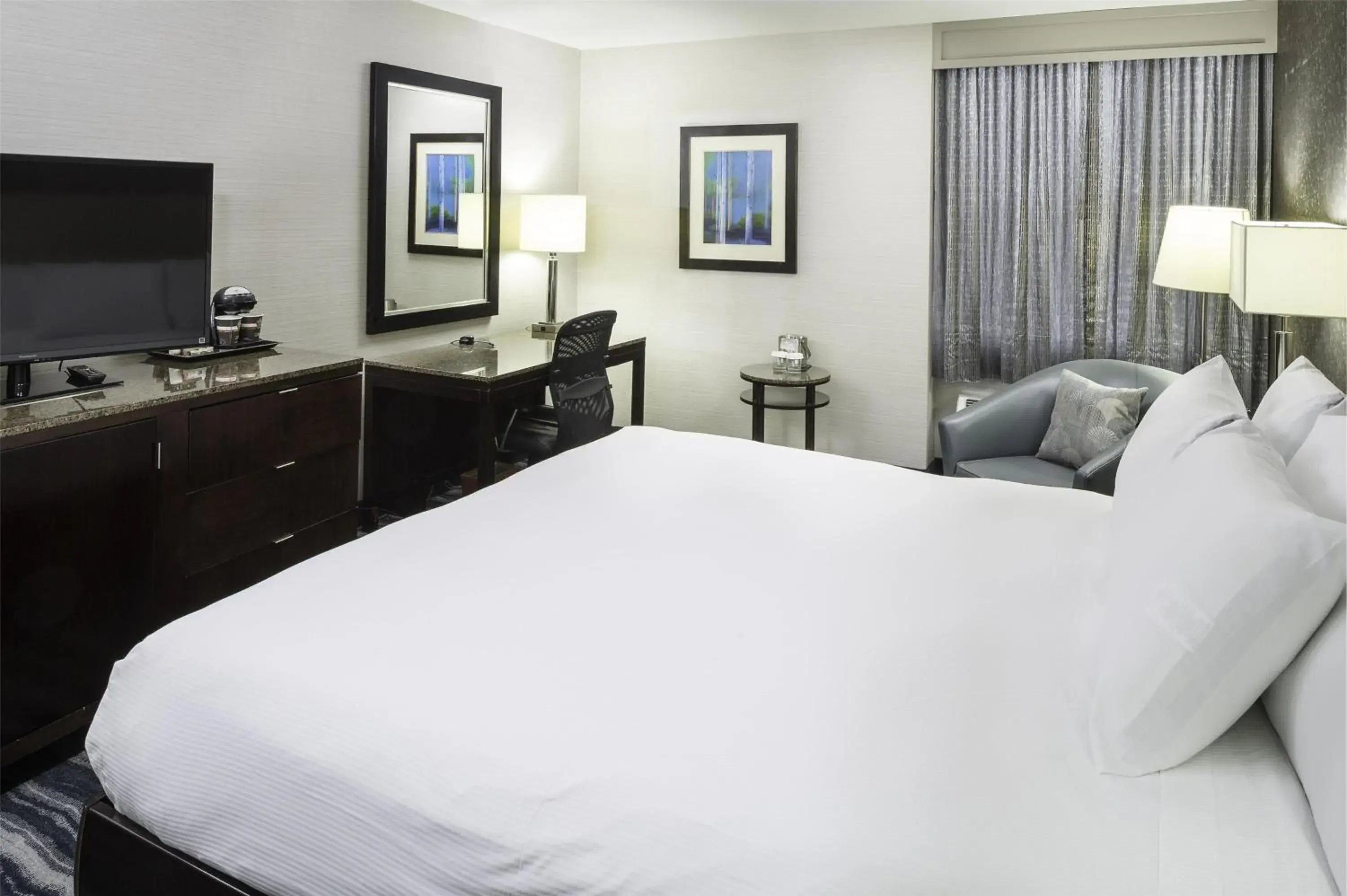King Room with King Bed - Non-Smoking in DoubleTree by Hilton Hotel Wilmington King Room with King Bed - Non-Smoking in DoubleTree by Hilton Hotel Wilmington