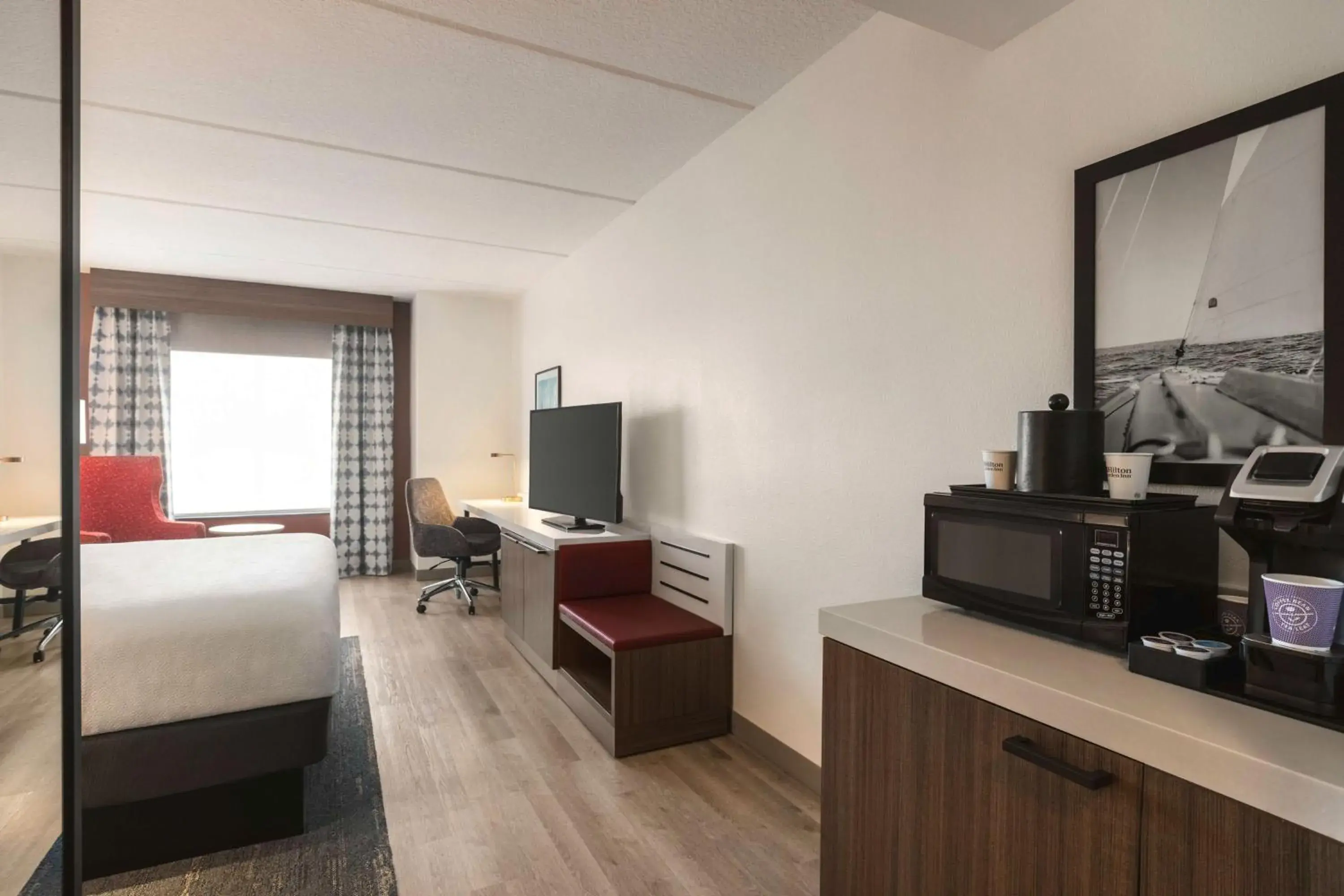 King Room with Tub - Mobility and Hearing Access in Hilton Garden Inn Palm Coast Town Center King Room with Tub - Mobility and Hearing Access in Hilton Garden Inn Palm Coast Town Center