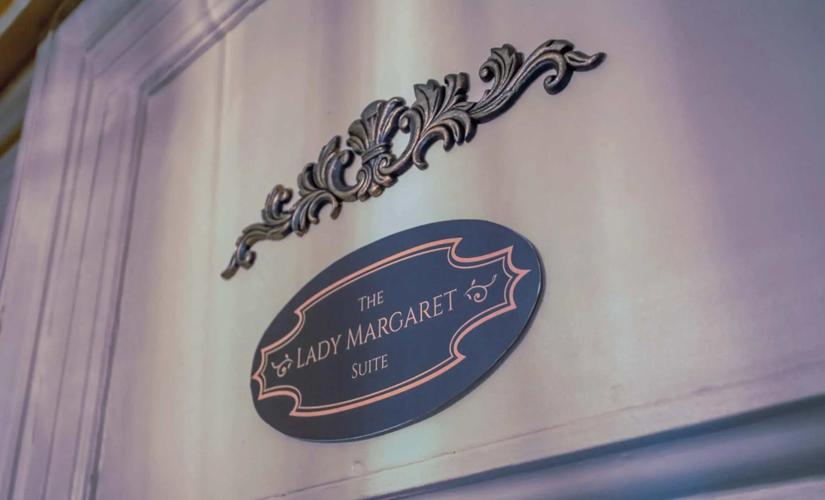 Deluxe King Room in The Woodview Inn Deluxe King Room in The Woodview Inn