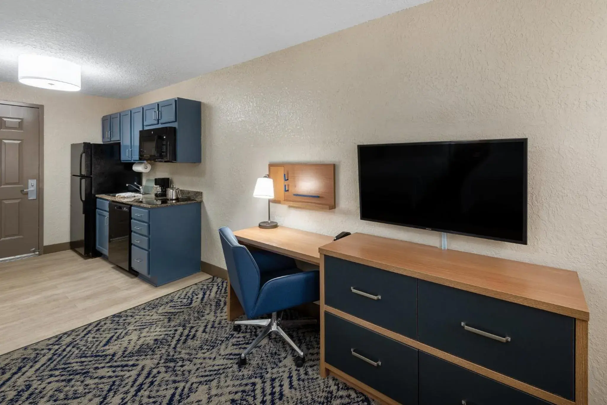 Standard Room in Candlewood Suites Chesapeake-Suffolk by IHG Standard Room in Candlewood Suites Chesapeake-Suffolk by IHG