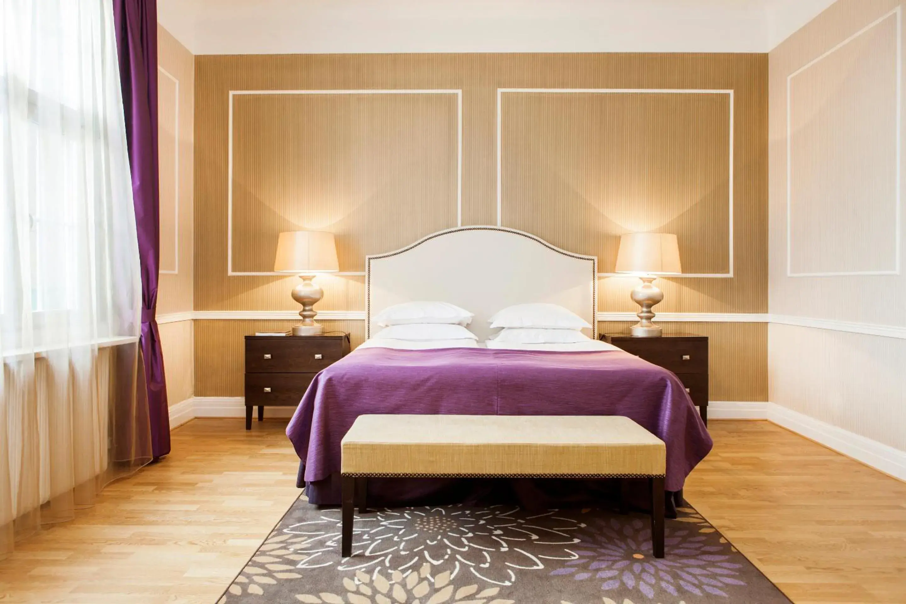 Suite in Elite Hotel Savoy Suite in Elite Hotel Savoy