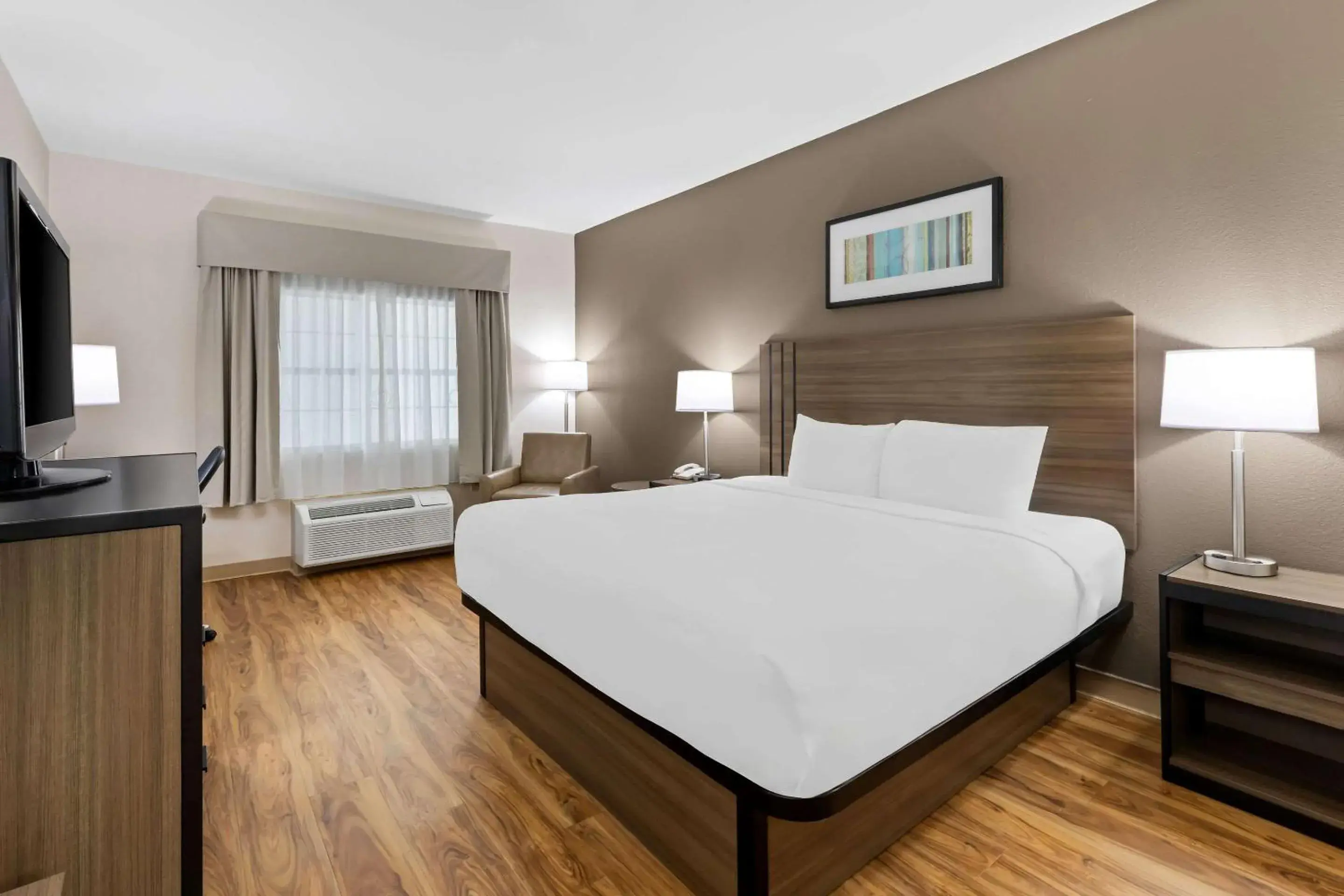 King Room - Accessible/Non-Smoking in Quality Inn Fayetteville Near Historic Downtown Square King Room - Accessible/Non-Smoking in Quality Inn Fayetteville Near Historic Downtown Square